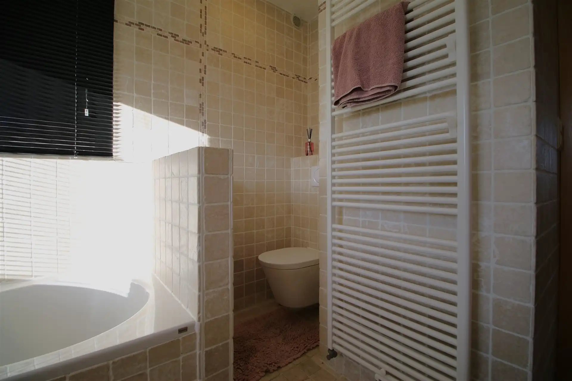 Ruime villa met 3 slpk en grote tuin foto 24