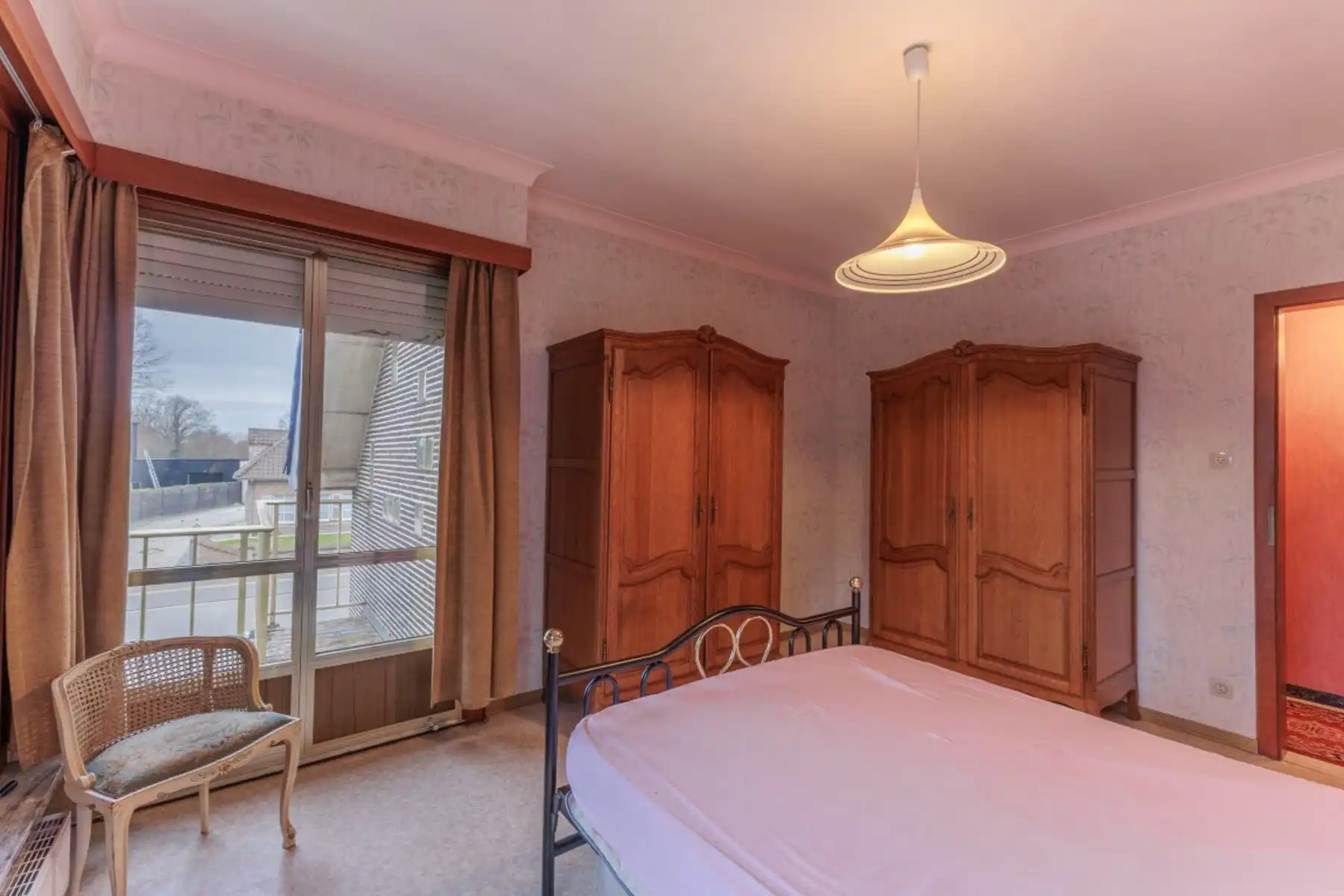 Ruime halfopen bebouwing met grote tuin foto 14