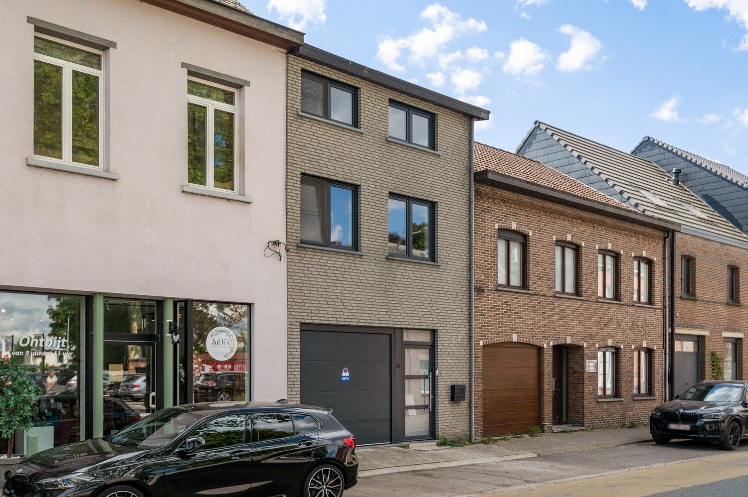 Instapklare, stijlvol gerenoveerde woning met tuin in hartje Broechem foto 21