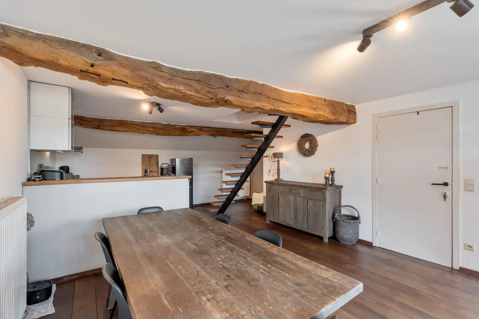 Comfortabel duplex appartement op de 3de en 4de verdieping van een kleinschalige residentie op een steenworp van de historische markt!  foto 16