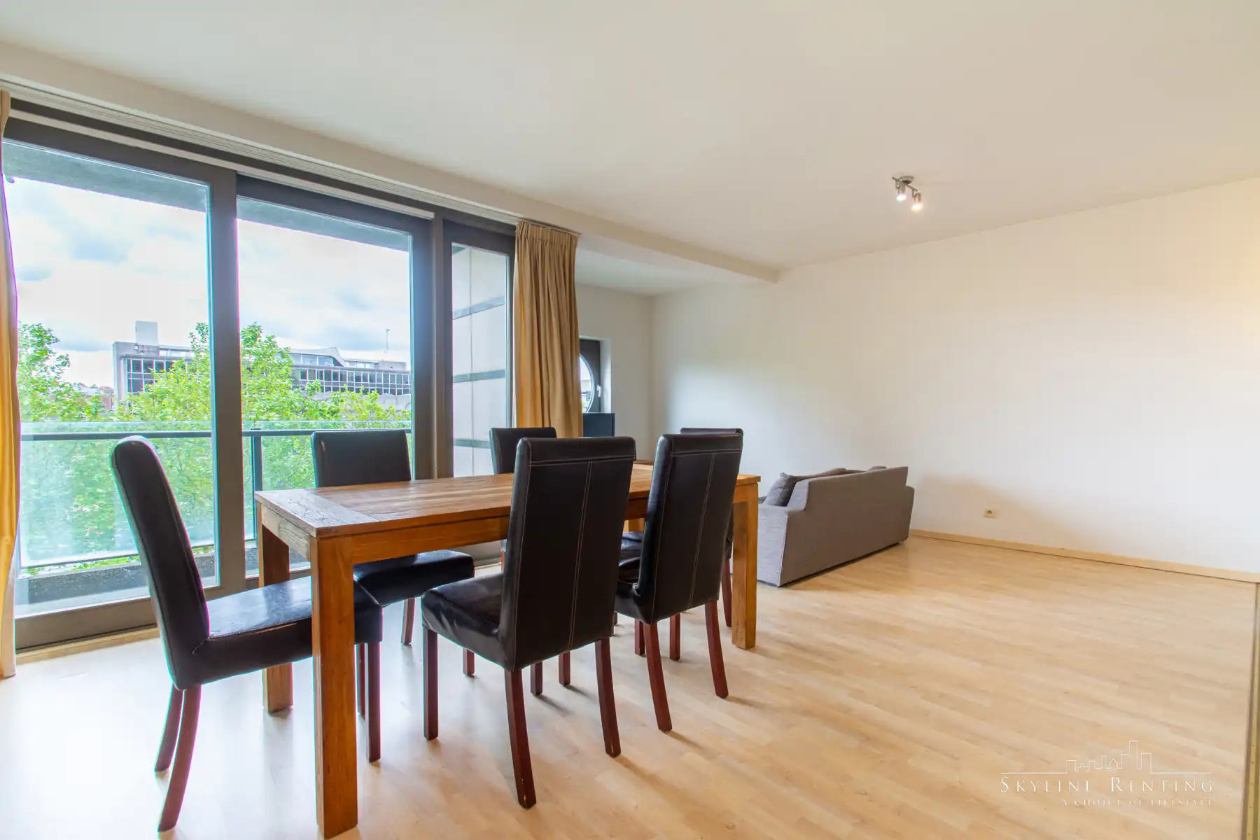 2 slaapkamer gemeubeld appartement met 2 terrassen foto 3