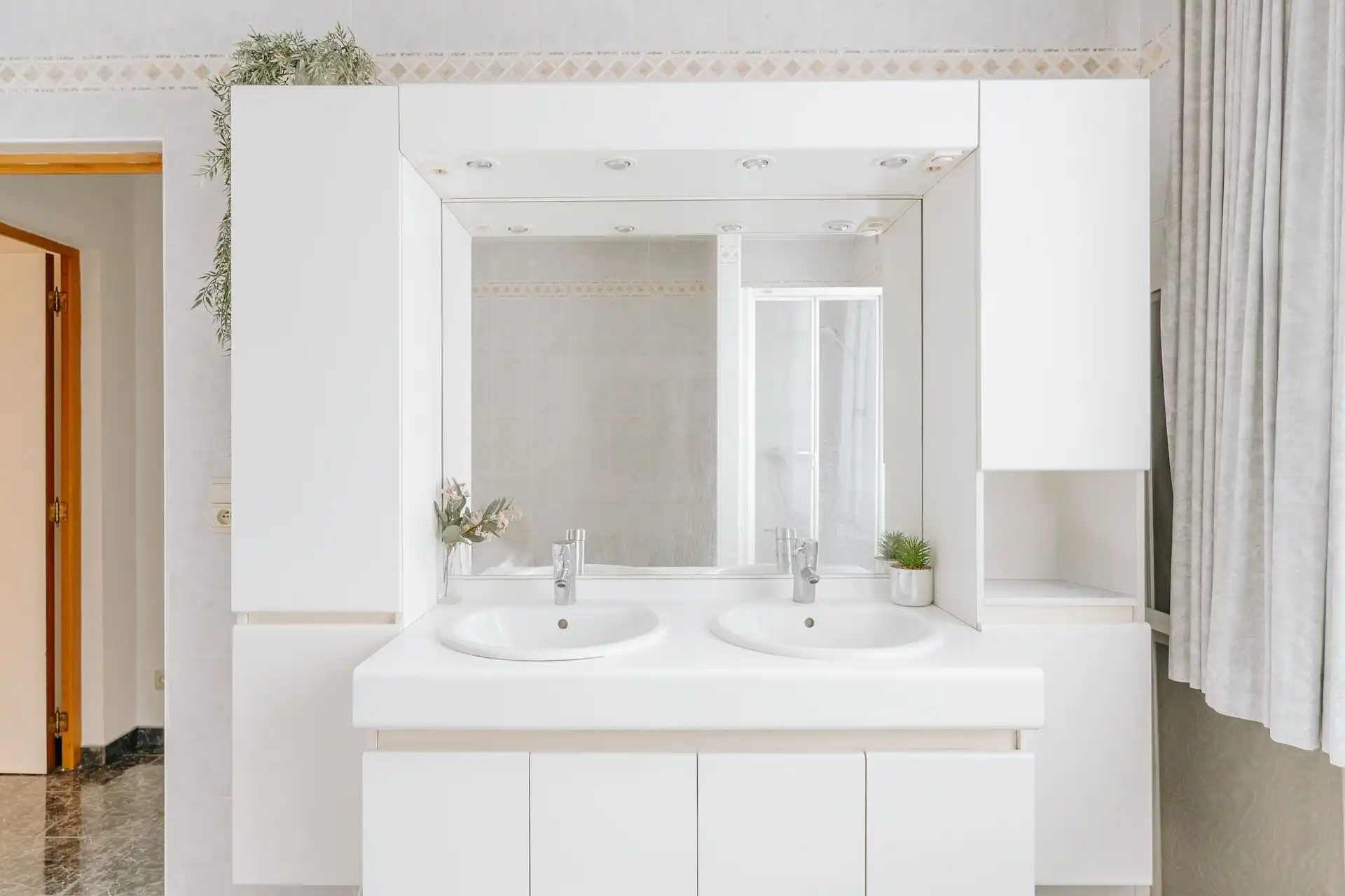 Zeer ruim 2-slaapkamerappartement in het centrum van Wilrijk foto 14