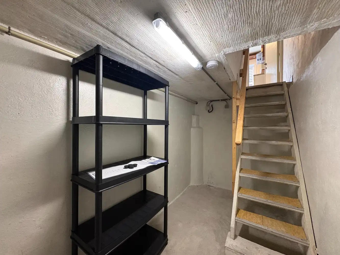 Charmante, gerenoveerde halfopen woning met tuin + garage foto 8