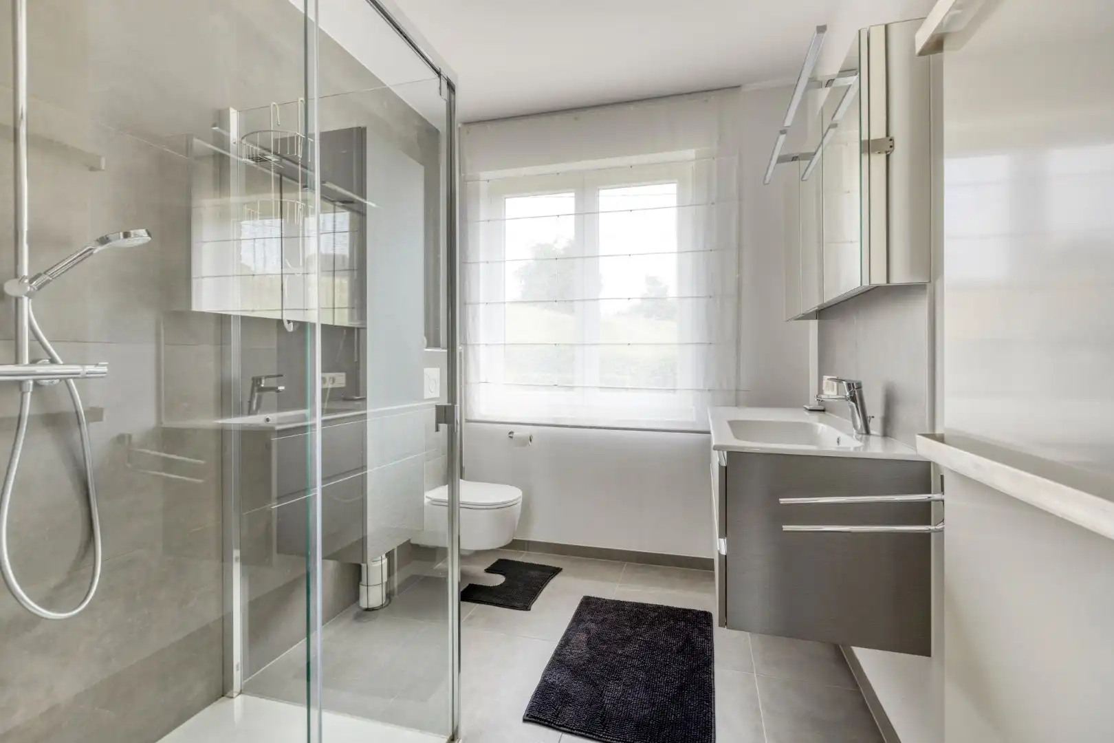 Instapklare woning met prachtig aangelegde tuin foto 16