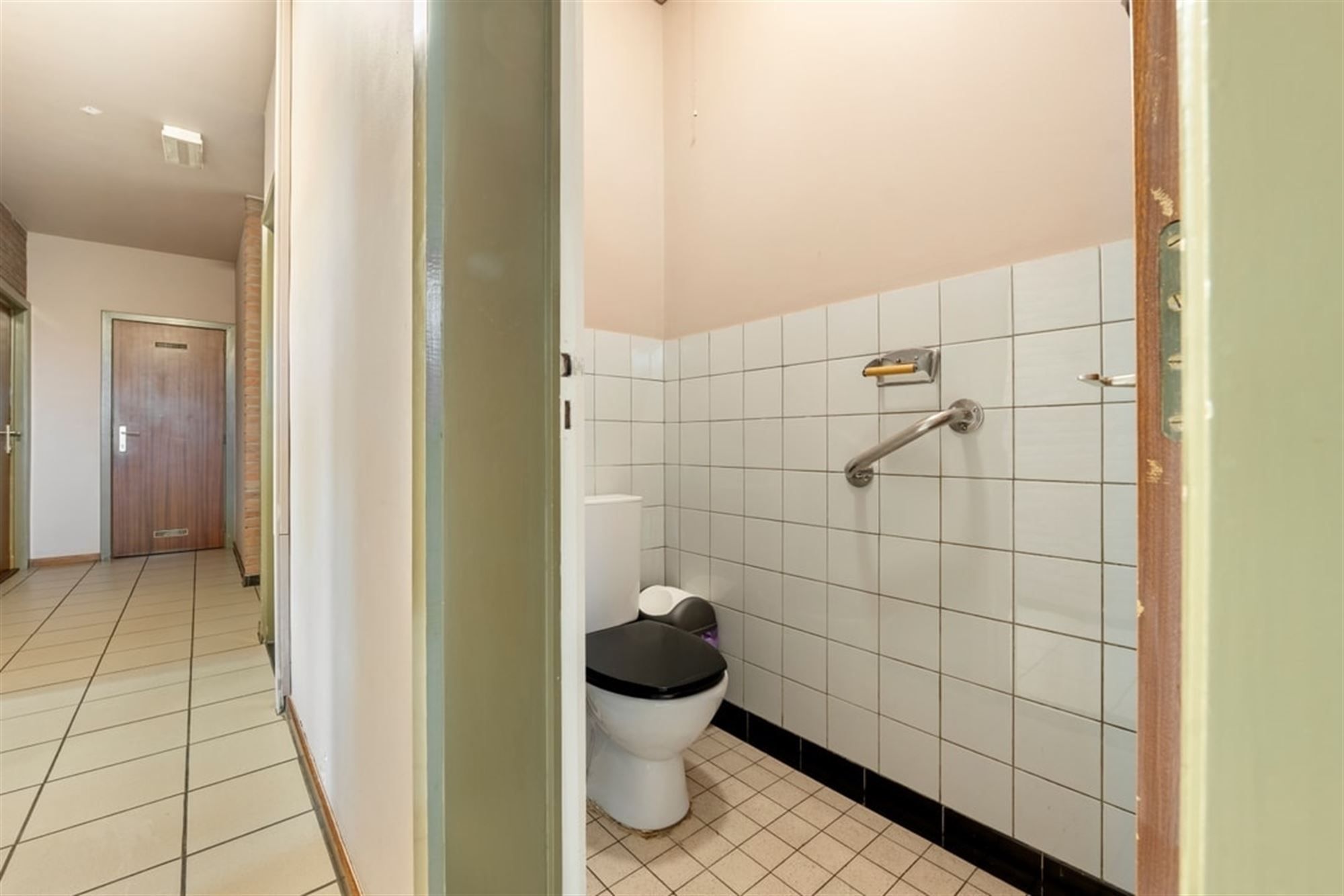 VERGUND GEMEENSCHAPSHUIS MET 15 INDIVIDUELE KAMERS foto 49