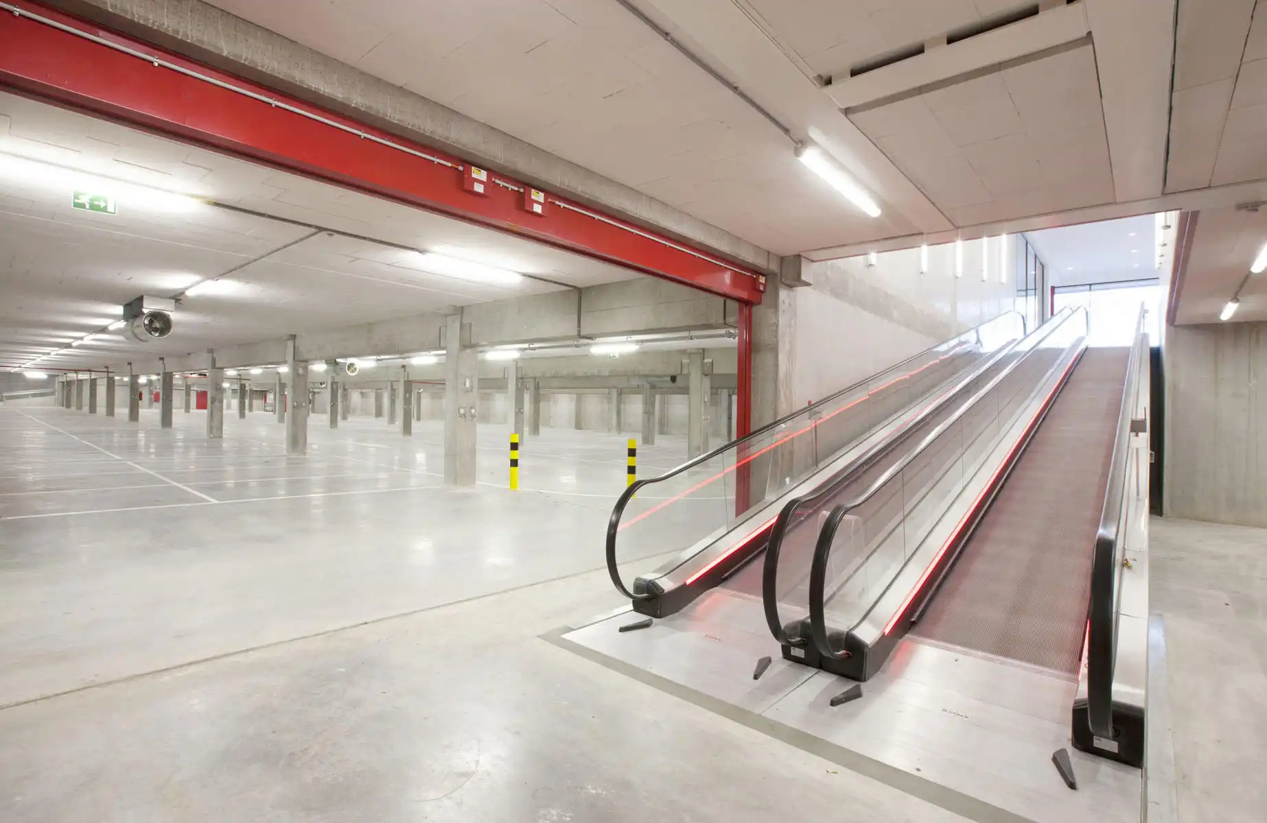 Casco ruimte 1.198 m² tussen De Kraker en Mediamarkt foto 10