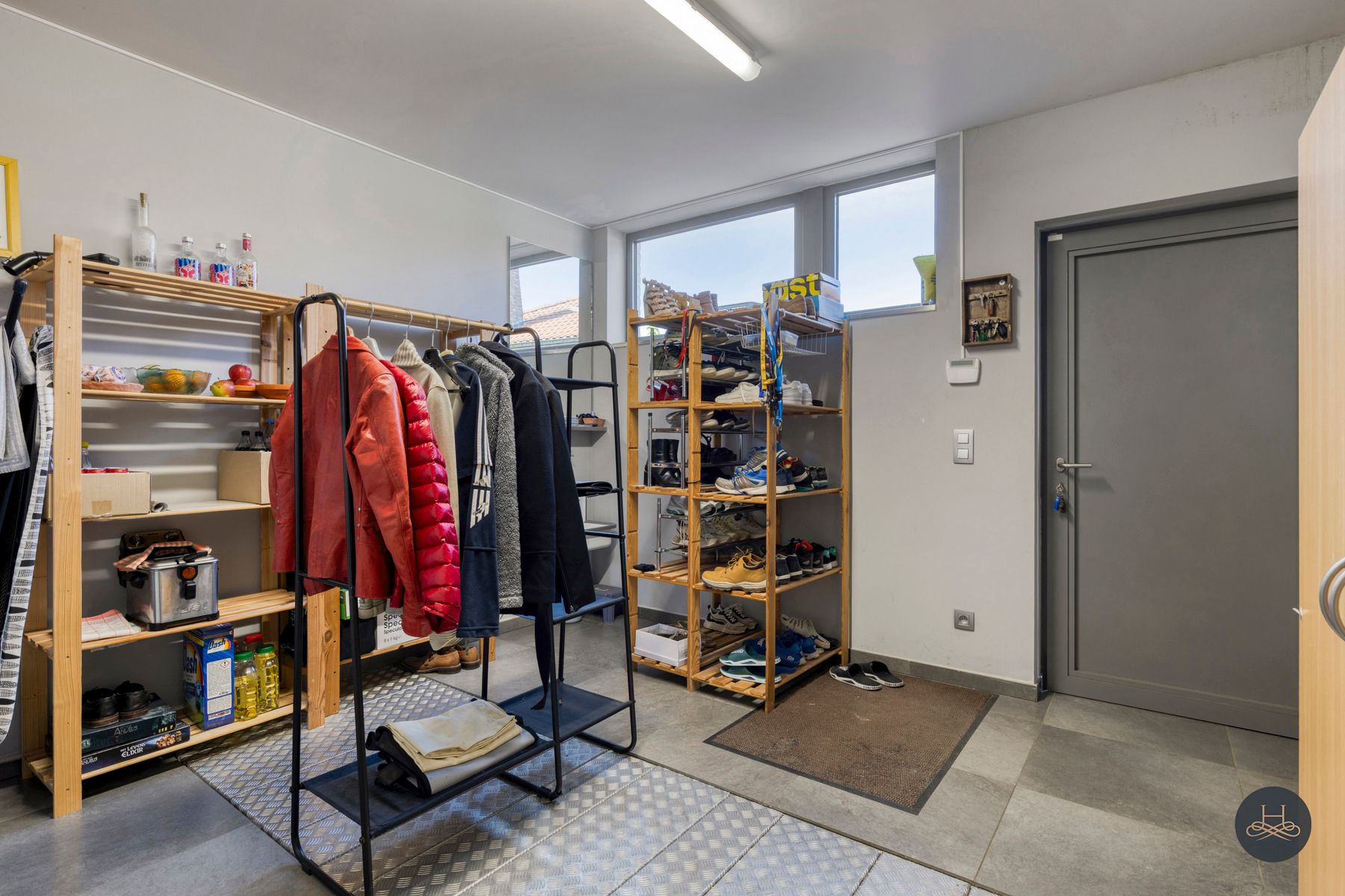 Ruime en recente woning met zwembad foto 14