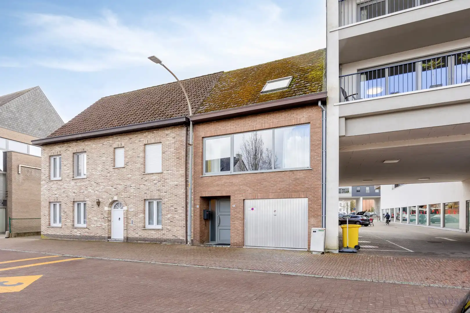 Op te frissen rijwoning te koop in het hartje van Westerlo foto {{pictureIndex}}