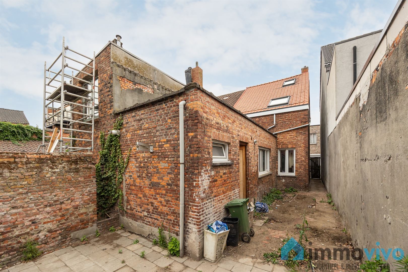 Te renoveren gezinswoning met 2/3 slaapkamers en zuidgerichte tuin. foto 12