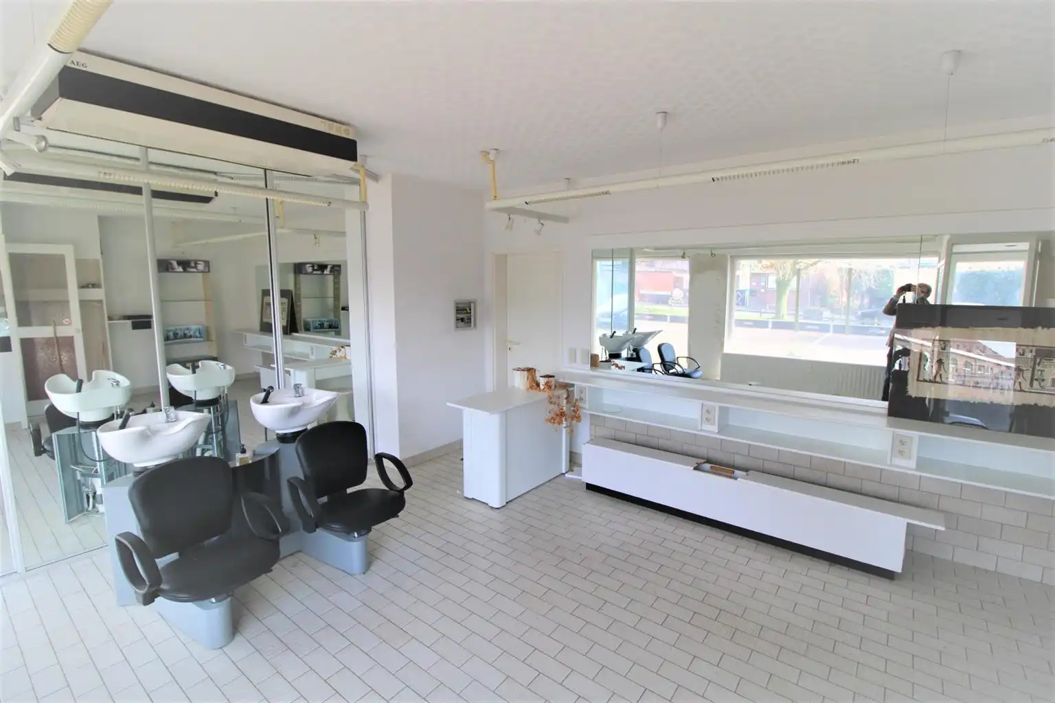 Gelijkvloers handelspand te koop op topligging foto 4