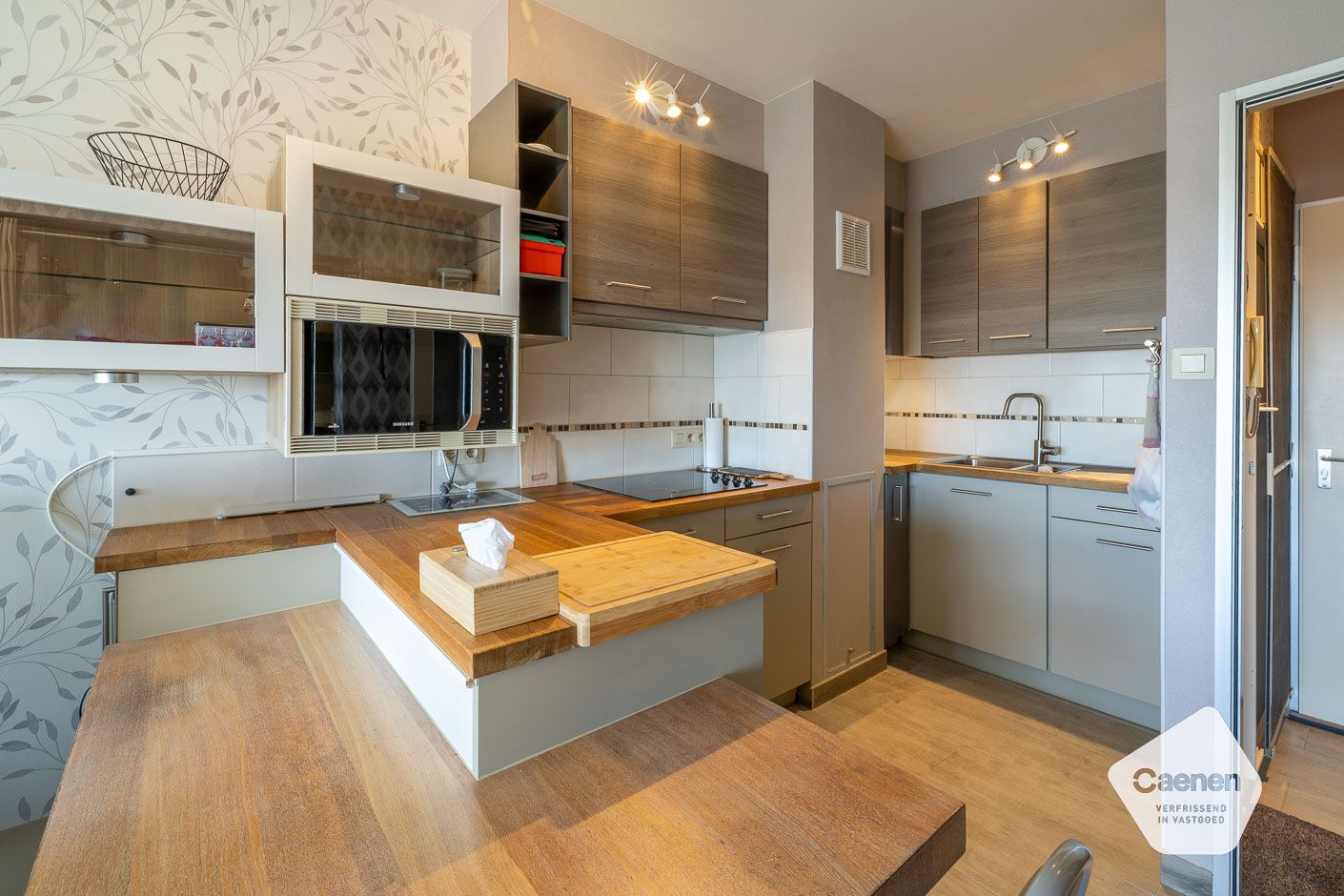 Prachtig vernieuwde studio met afzonderlijke slaaphoek te koop foto 7