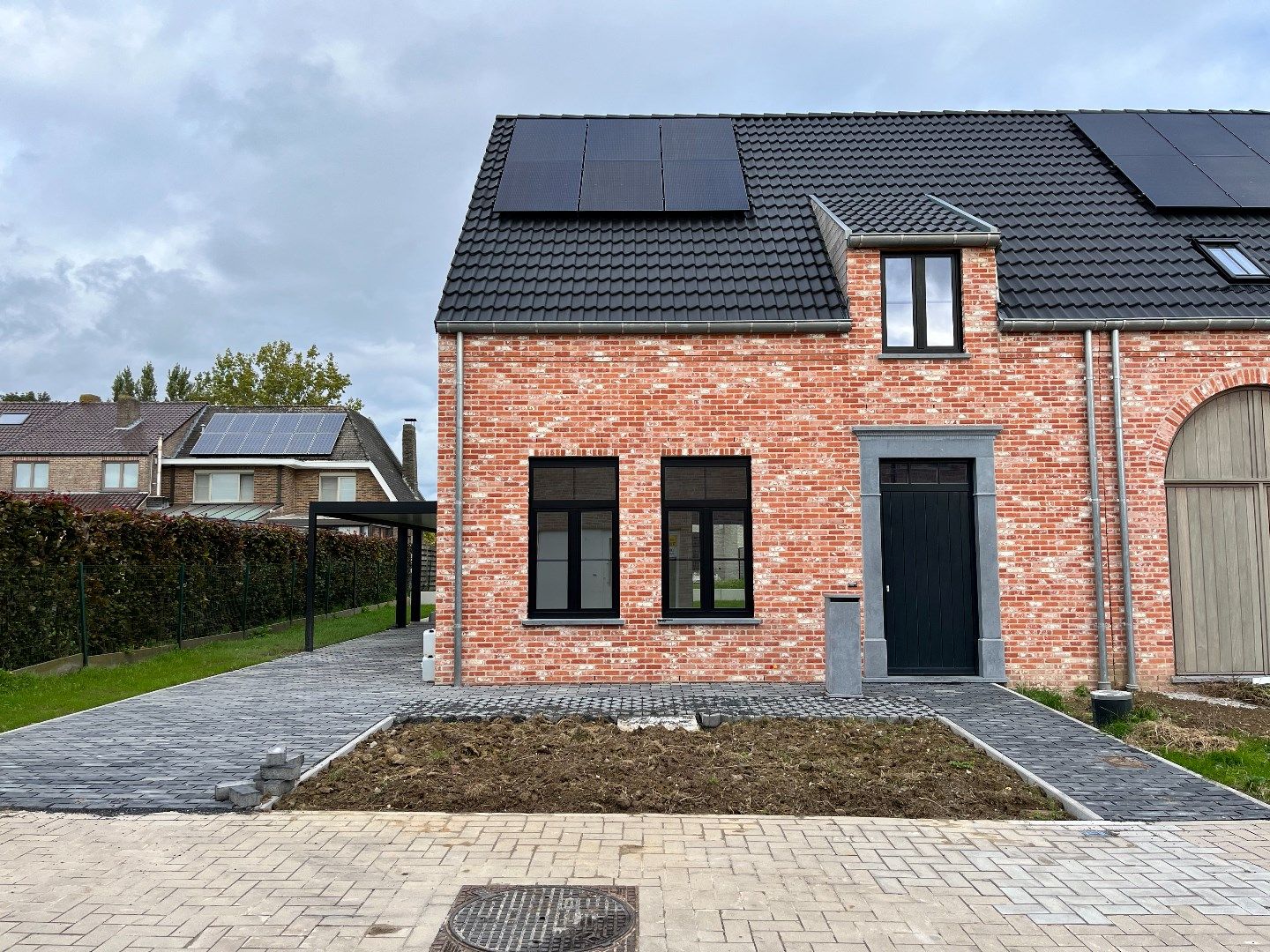 Instapklare nieuwbouwwoning met carport te Langemark foto 2