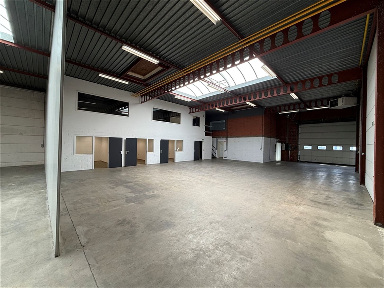 Instaplaar Magazijn met ingebouw kantoor te Lummen foto 3