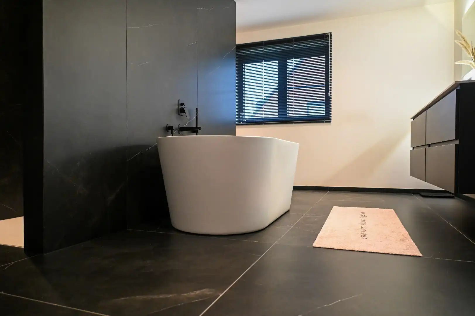 GROTE ALLEENSTAANDE NIEUWBOUWWONING OP 1776M² MET OPRIJLAAN foto 21