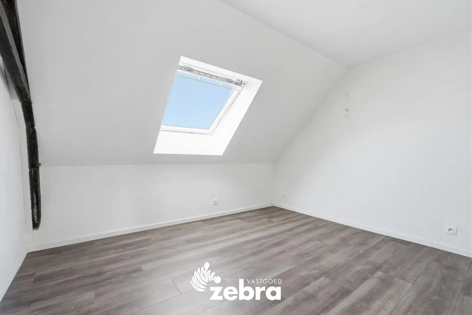 Gerenoveerde woning met 3 slaapkamers en tuin te Oostrozebeke! foto 12