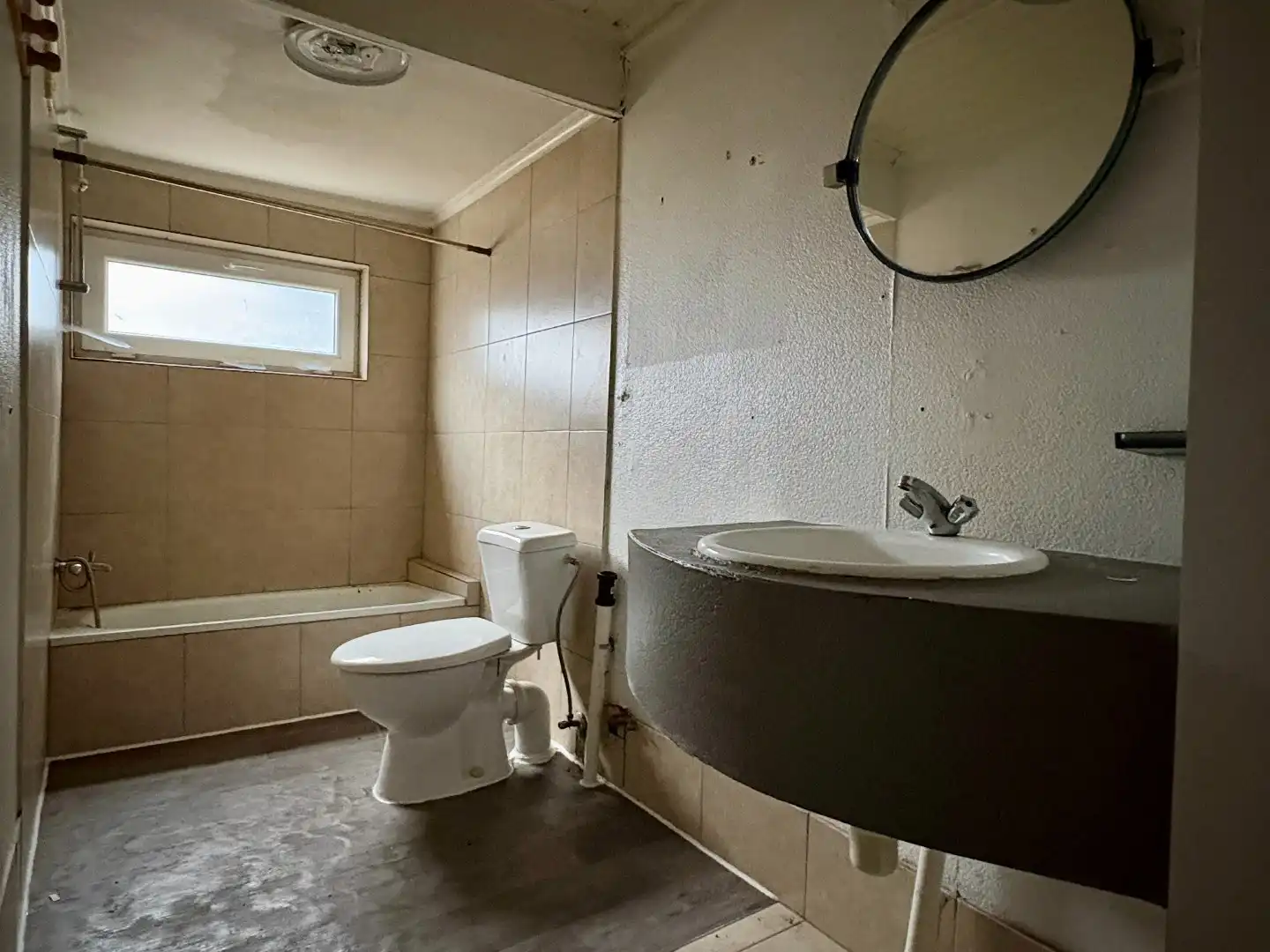 Opslagplaats/atelier in het centrum van Kuurne met vrijstaande garage en bureauruimte foto 17