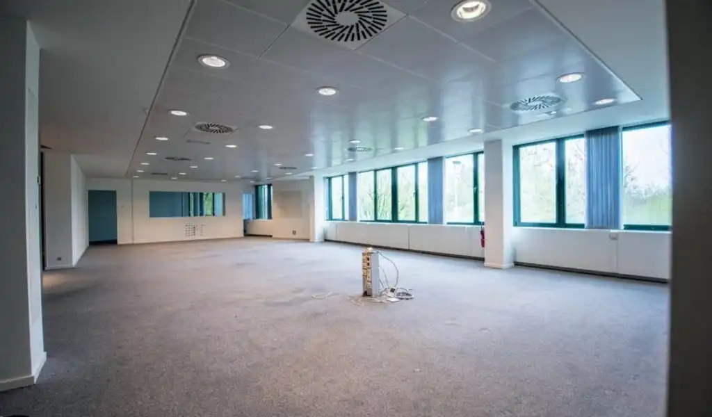 Gelijkvloers kantoor te huur in Royal House te Berchem foto 5