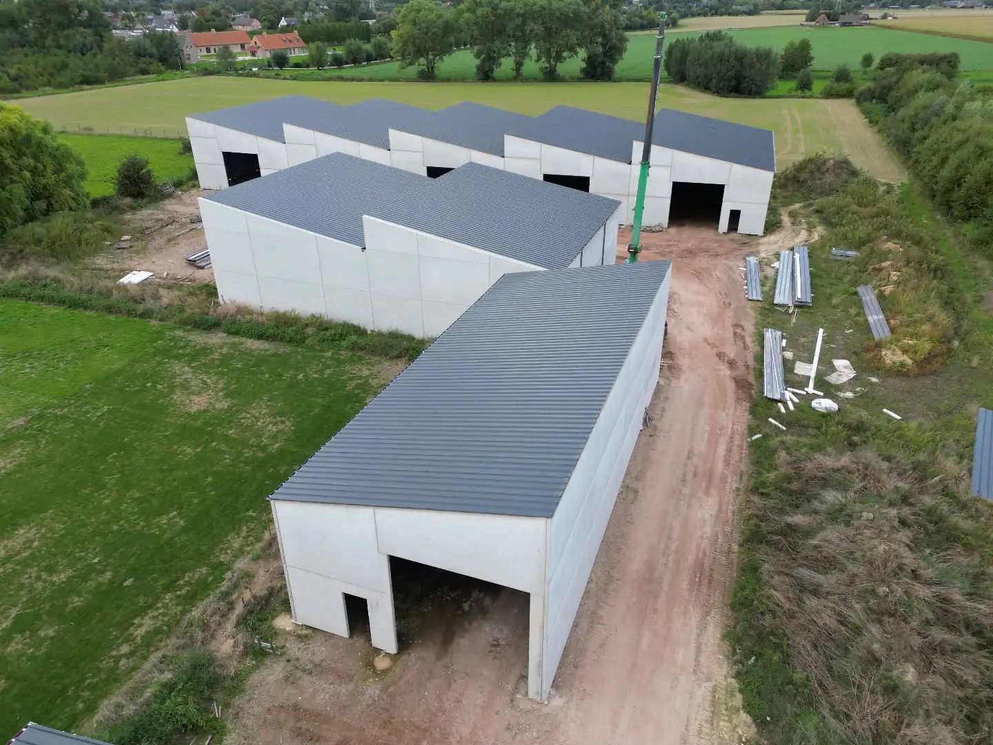 Loods C te koop – 240 m² KMO-zone Ardopoort te Roeselare foto {{pictureIndex}}