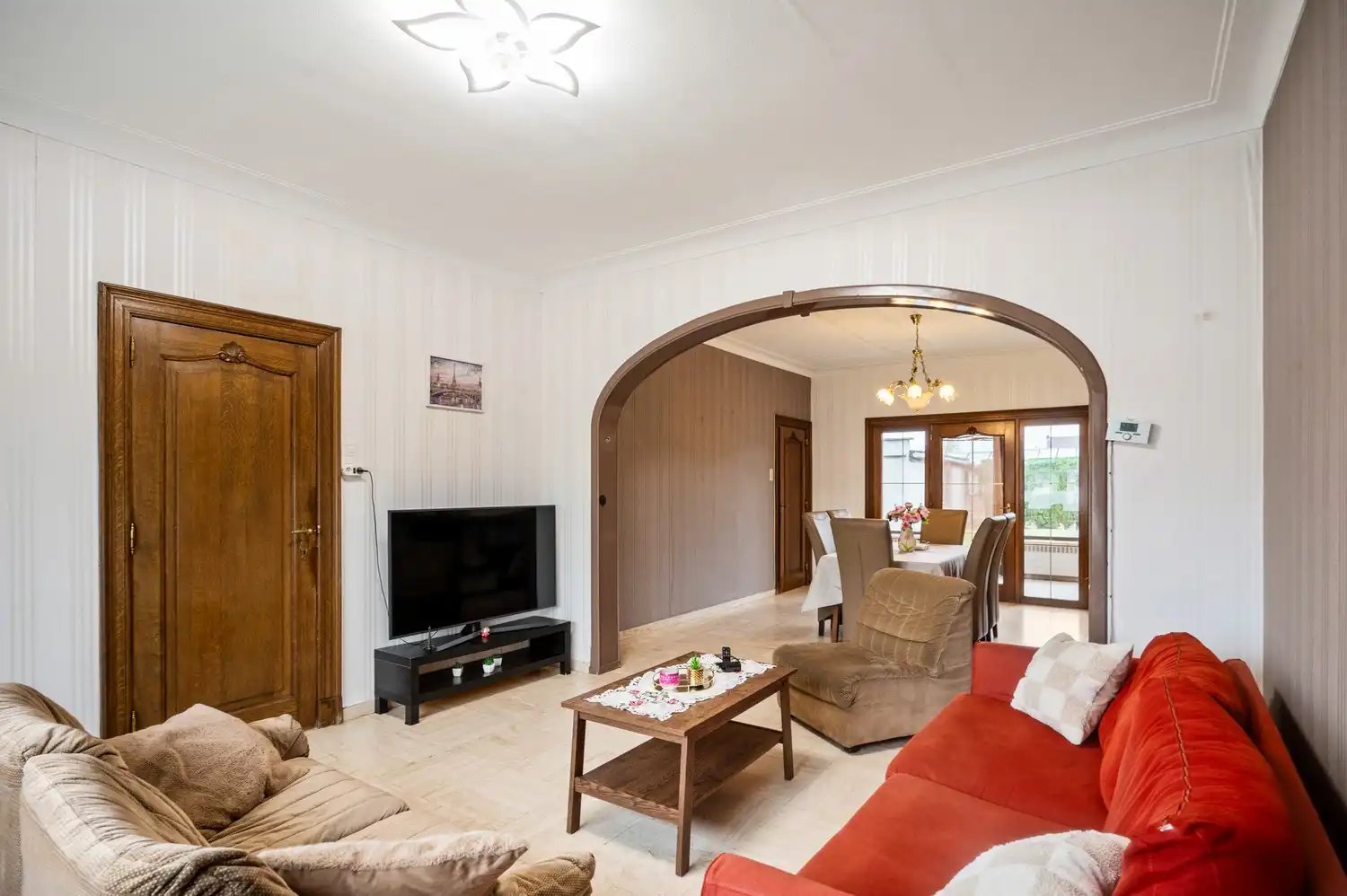 Ruime woning met 3 slpkrs en bijgebouw op perceel van 1547m² te O.L.V.-Waver foto 3
