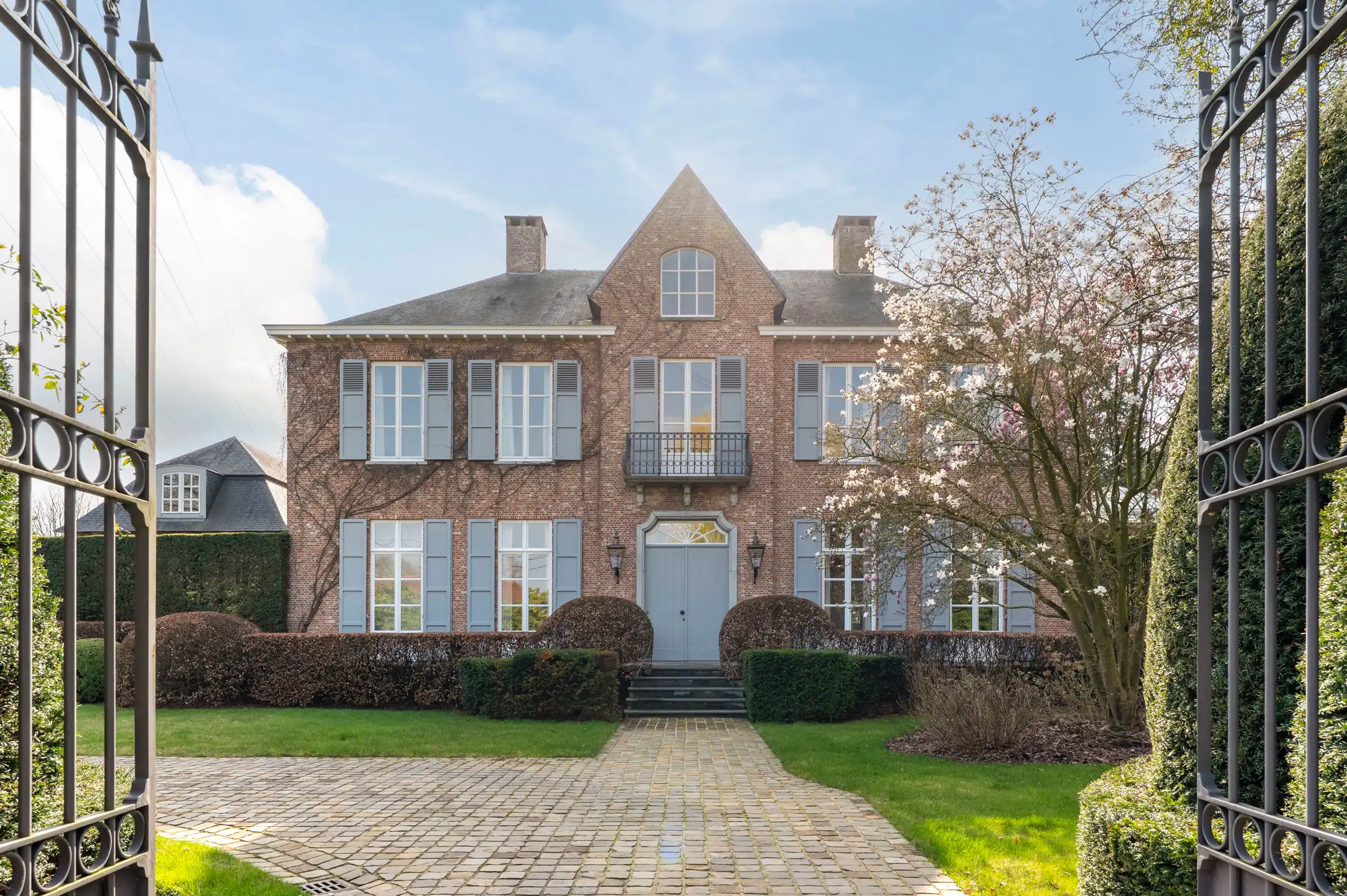 Hoofdfoto van de publicatie: GEEL - Stijlvolle villa met parktuin
