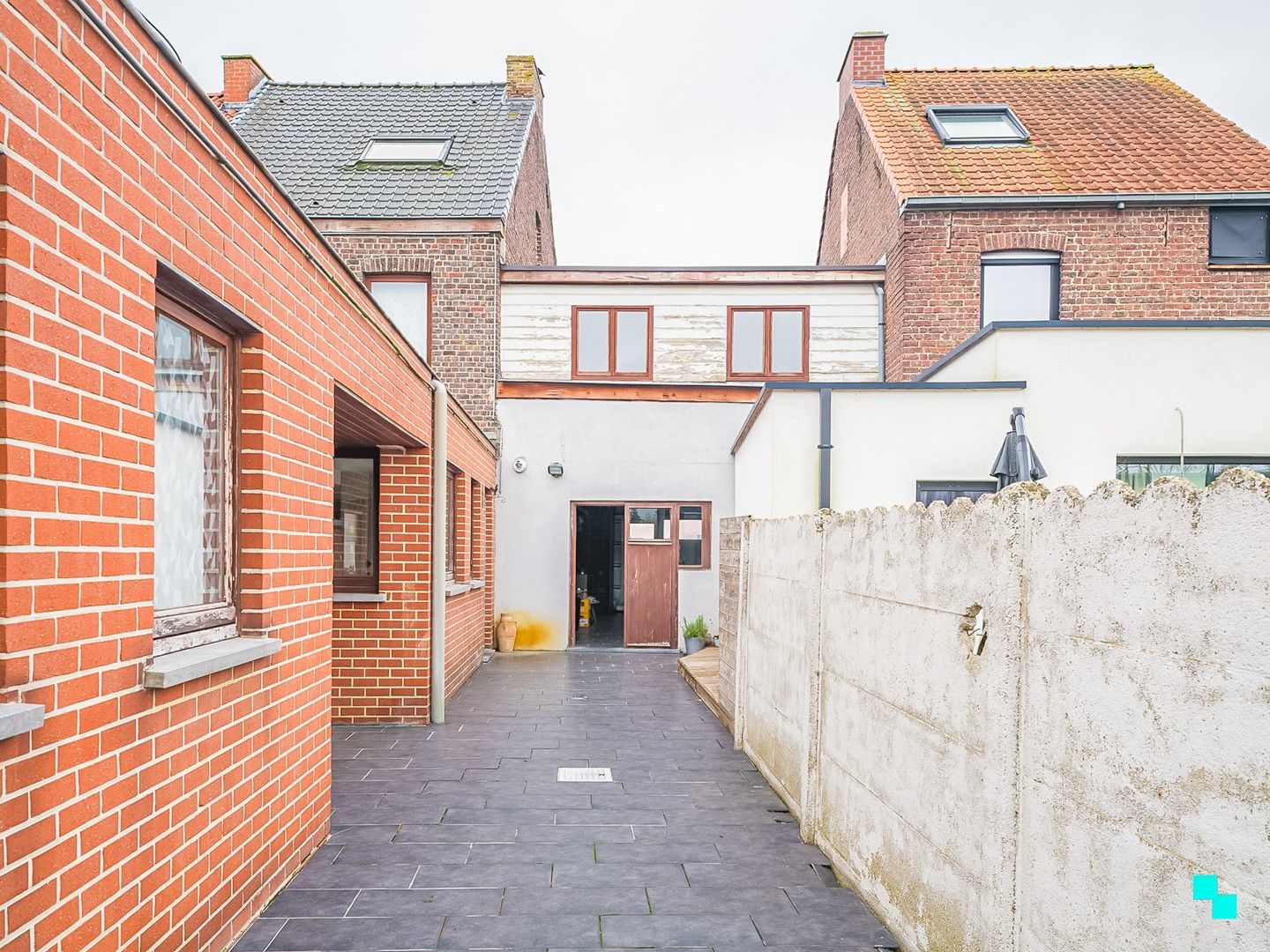 Charmante woning met vijf slaapkamers en inpandige garage te Merelbeke foto 32