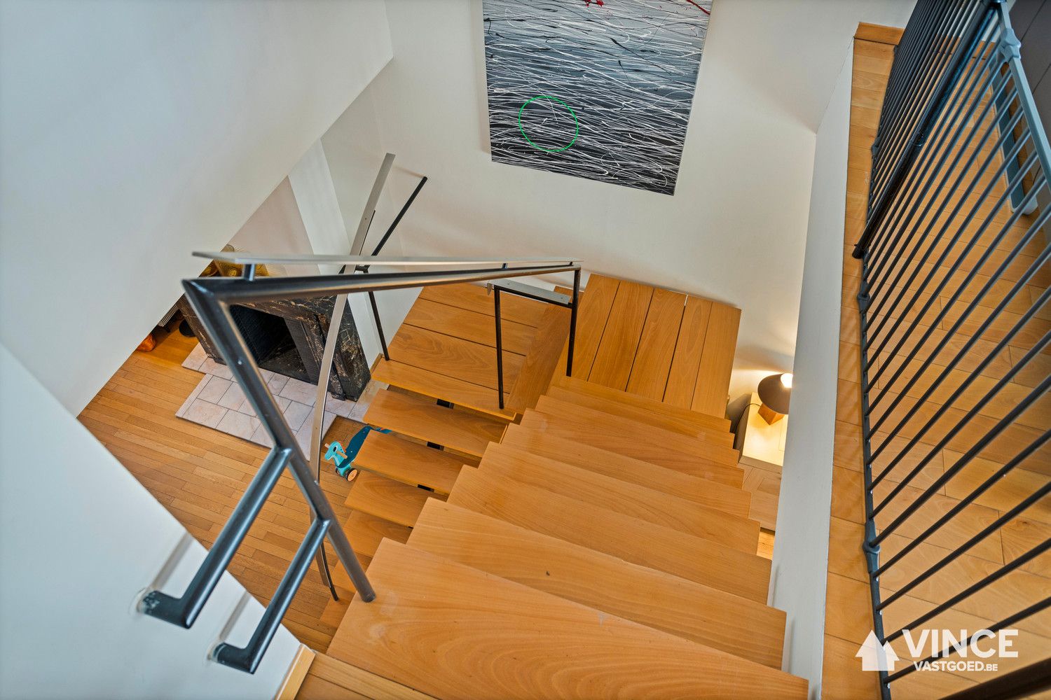 Prachtig huis met indrukwekkende elementen, ruime indeling en leuke tuin foto 27