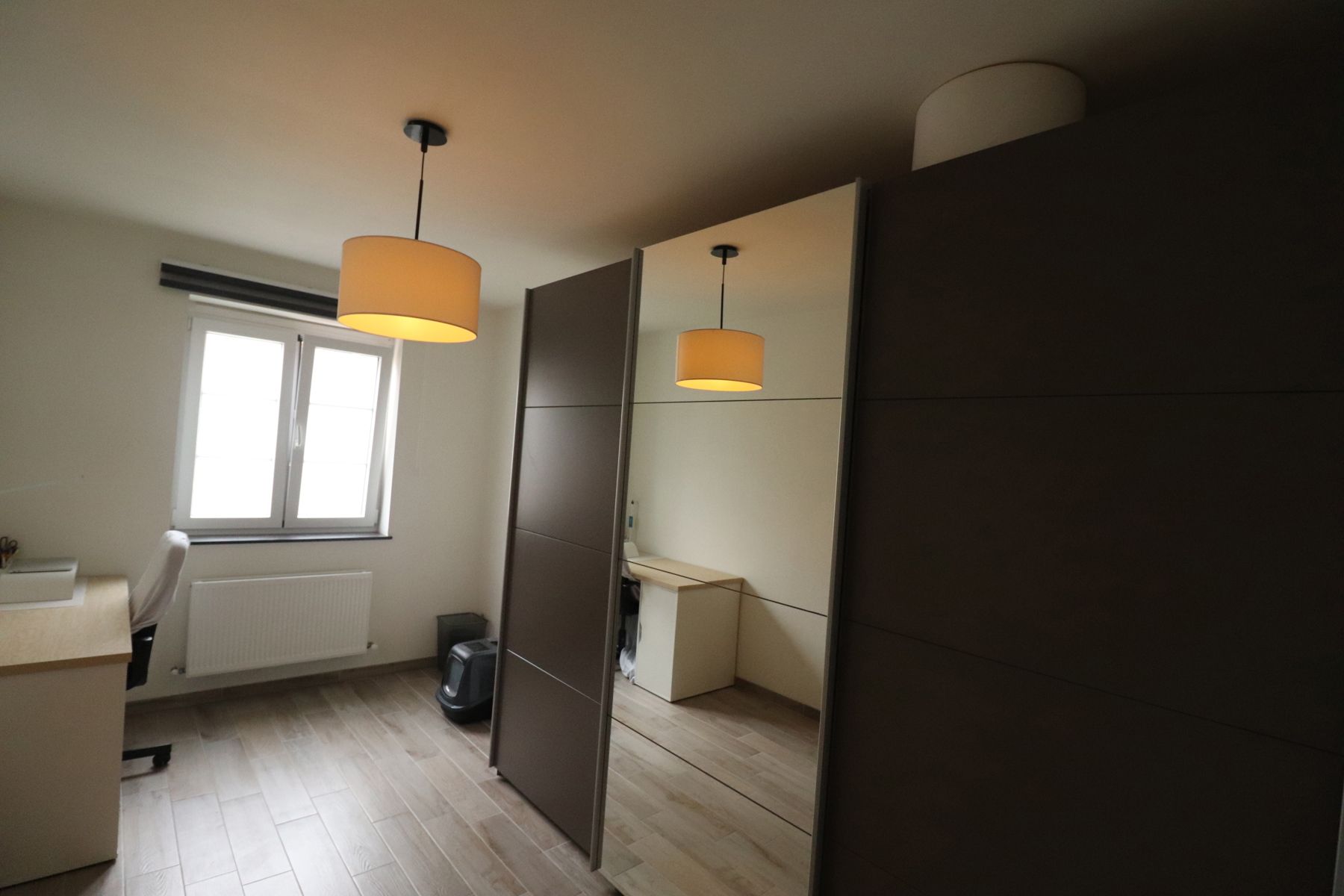 Een appartement op de eerste verdieping rechts met 2 slaapkamers, lift, terras en carport foto 9