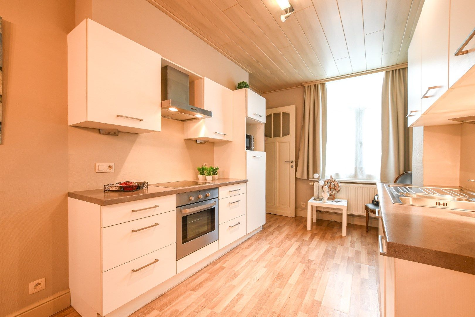 Opbrengsteigendom met 2 ruime appartementen en handelszaak op toplocatie! foto 21