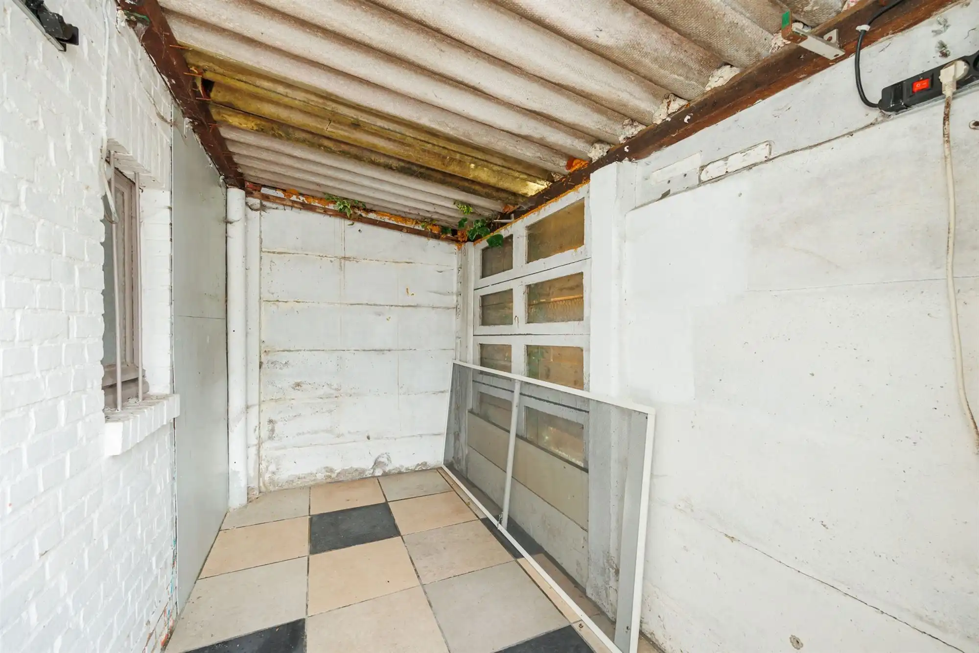 Te renoveren woning met vier slaapkamers en tuin foto 19
