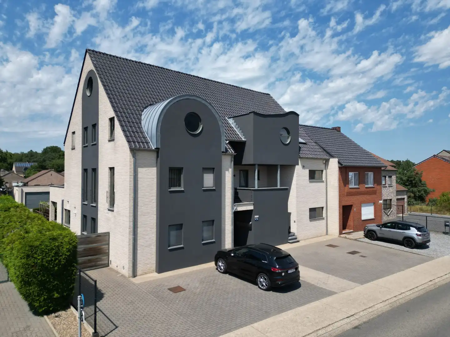 ZEER RUIME DUPLEX MET 3+ SLKS TE KOOP - MAASMECHELEN foto {{pictureIndex}}