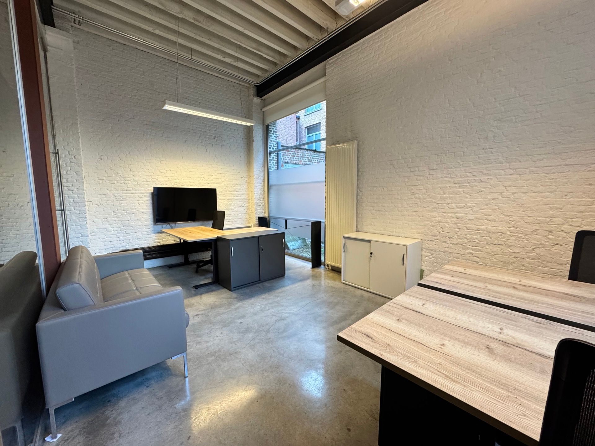 Instapklaar kantoor in loftstijl te huur te Antwerpen! foto 6