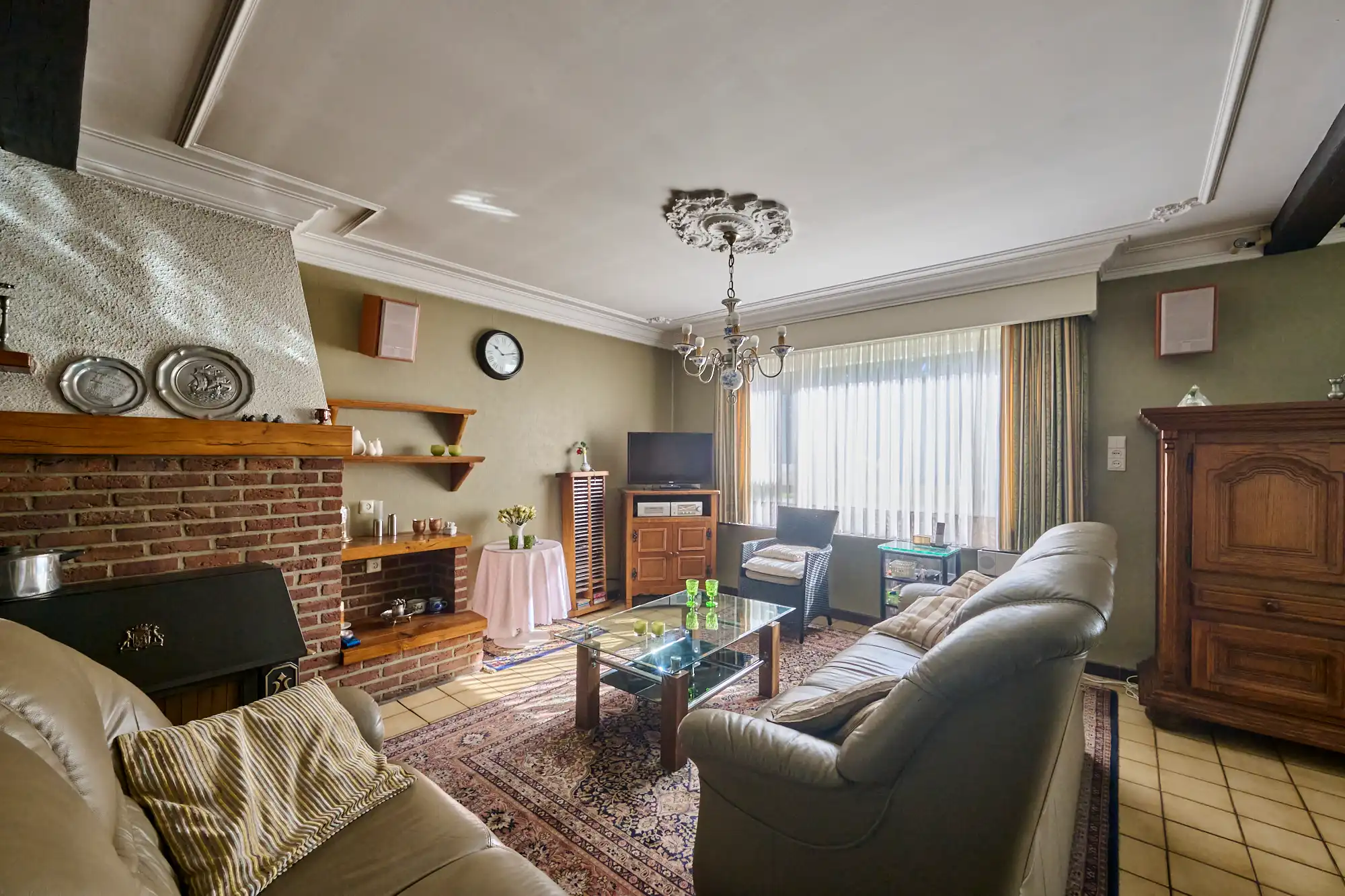 Rustig gelegen te renoveren woning op perceel van 10a50ca foto 3