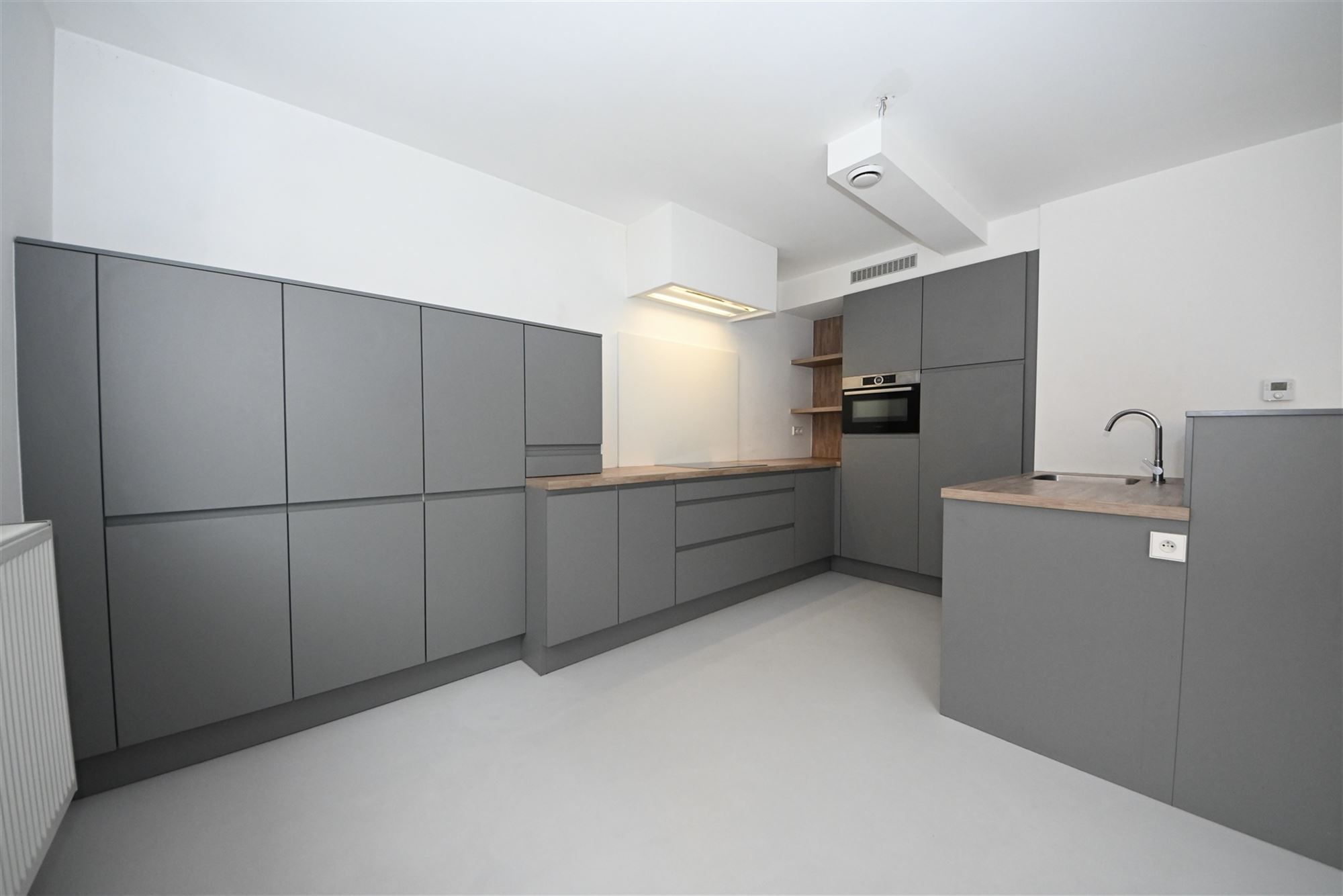 Appartement met 2 slaapkamers, terras en staanplaats.  foto 5