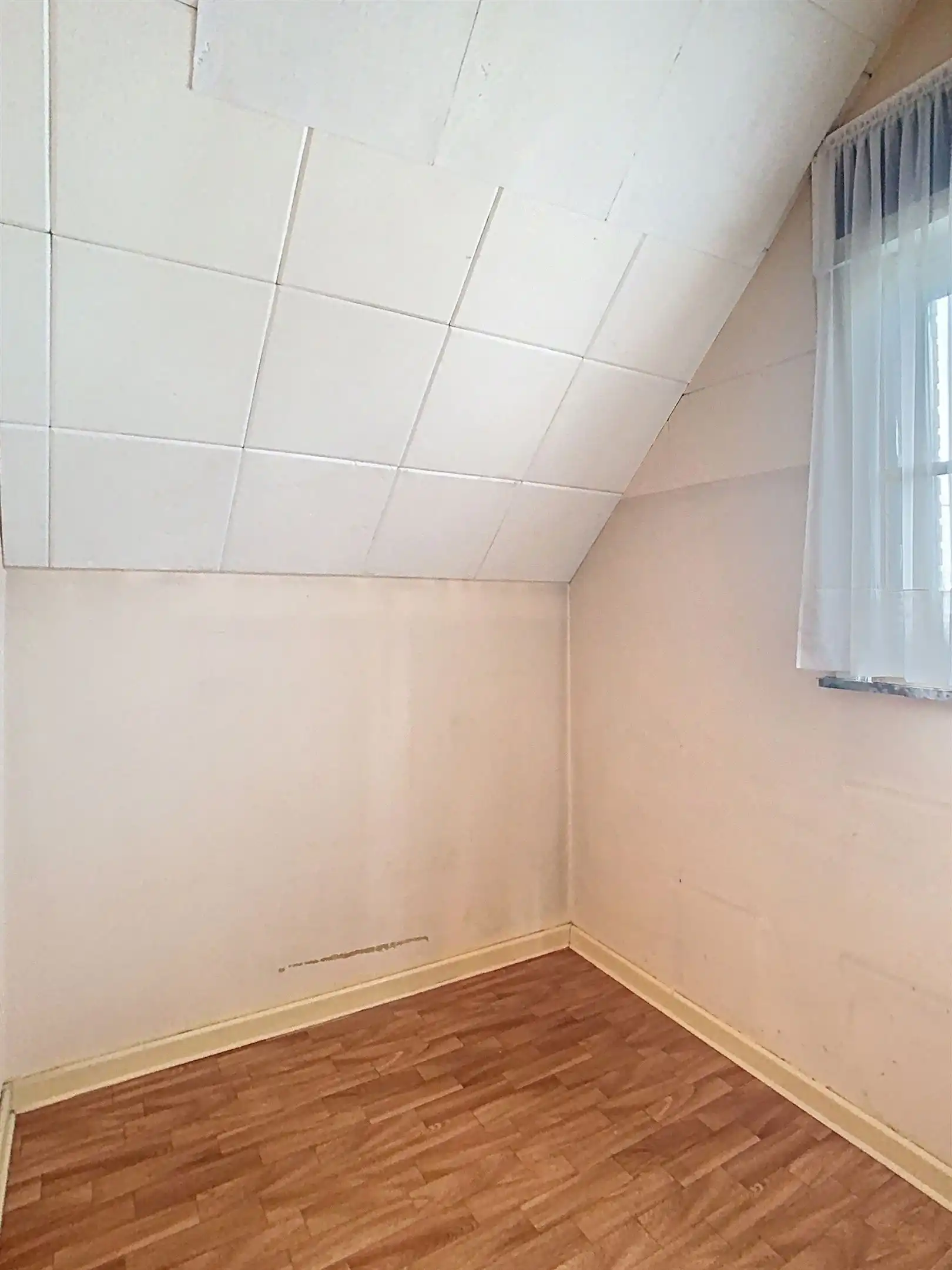 Mooi te renoveren 3-gevel woning!! foto 11