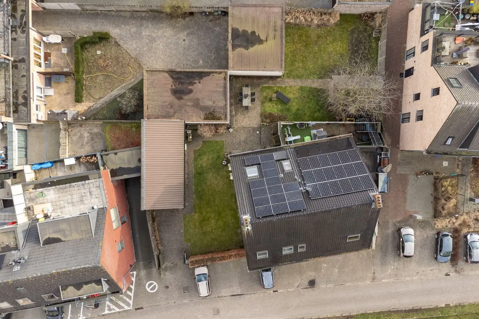 Woning met 5 slaapkamers en 2 badkamers op zuid perceel. foto 29