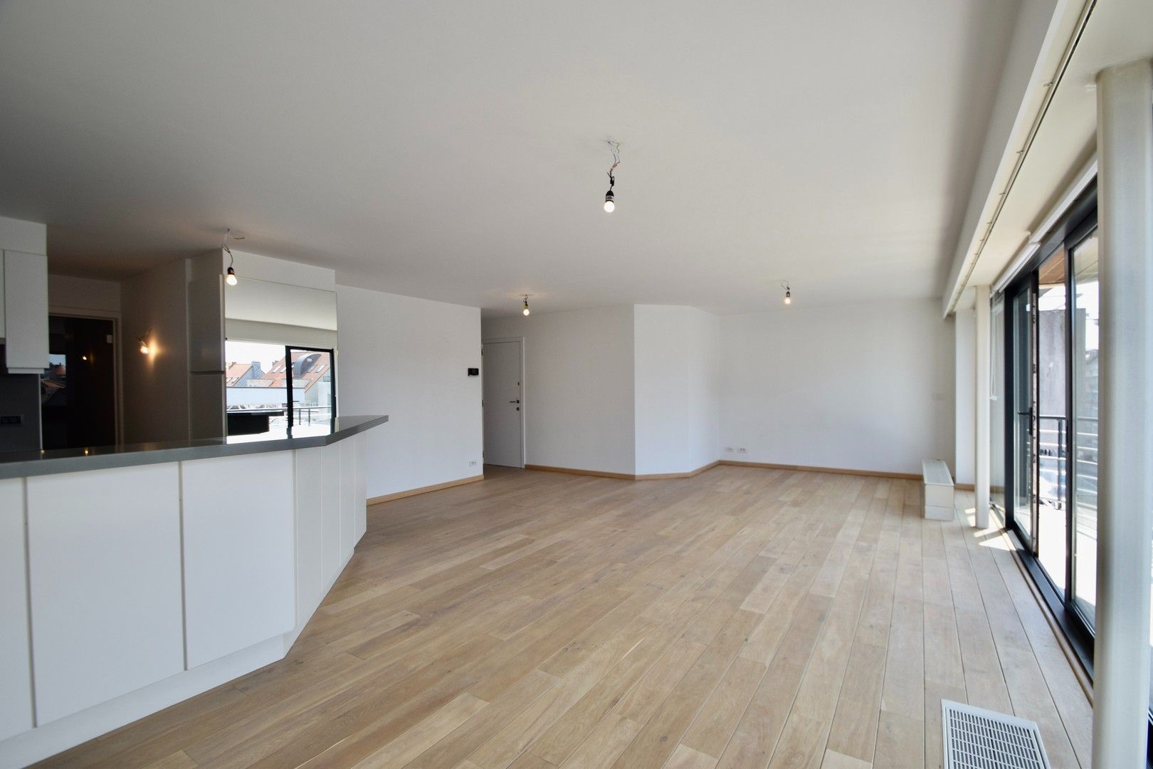 Zonnig appartement heel goed gelegen in het centrum van Knokke, vlakbij de winkels en de zee. foto 8