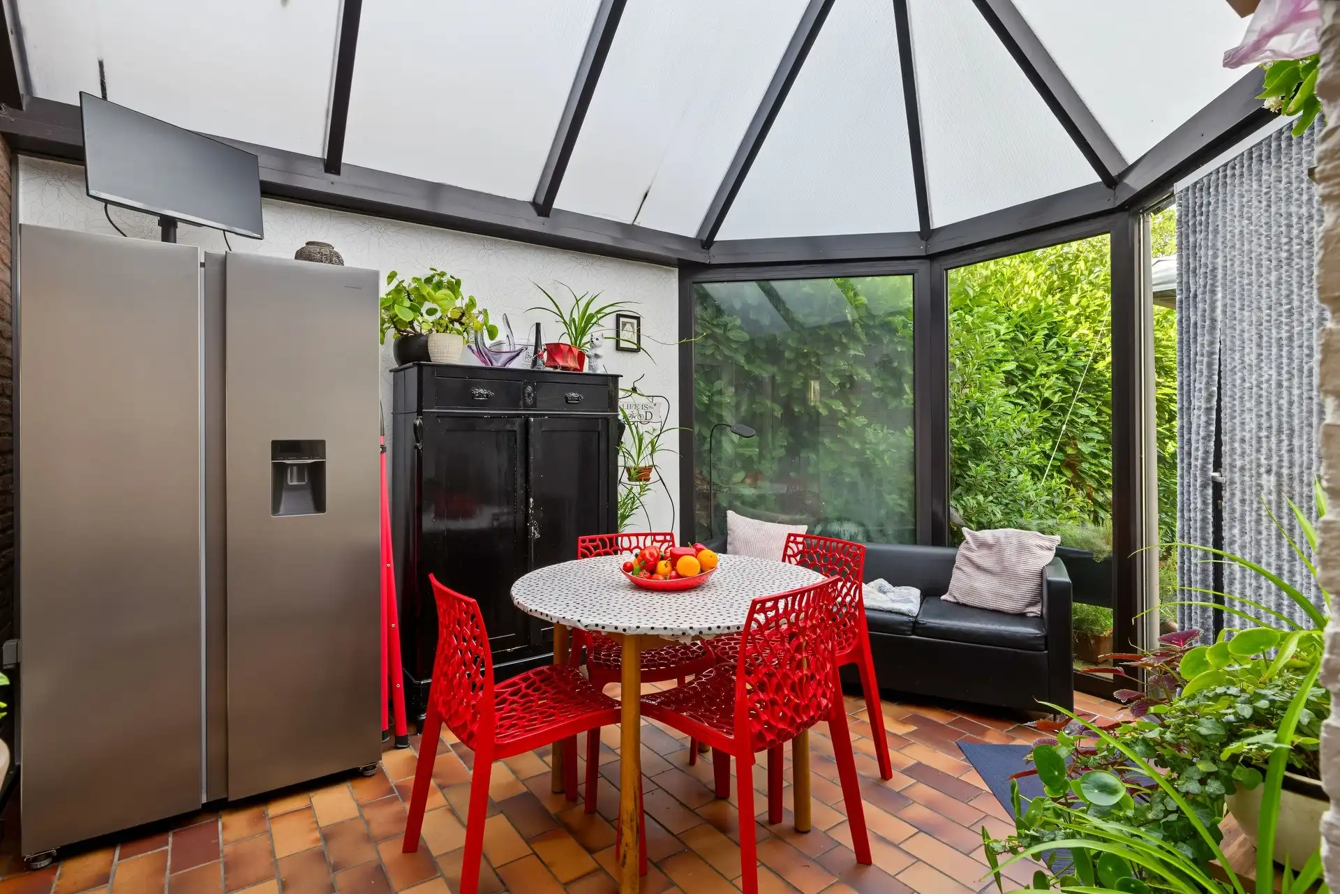 Uitstekend gelegen gezinswoning met 3 slaapkamers, losstaande garage en gezellige tuin foto 10