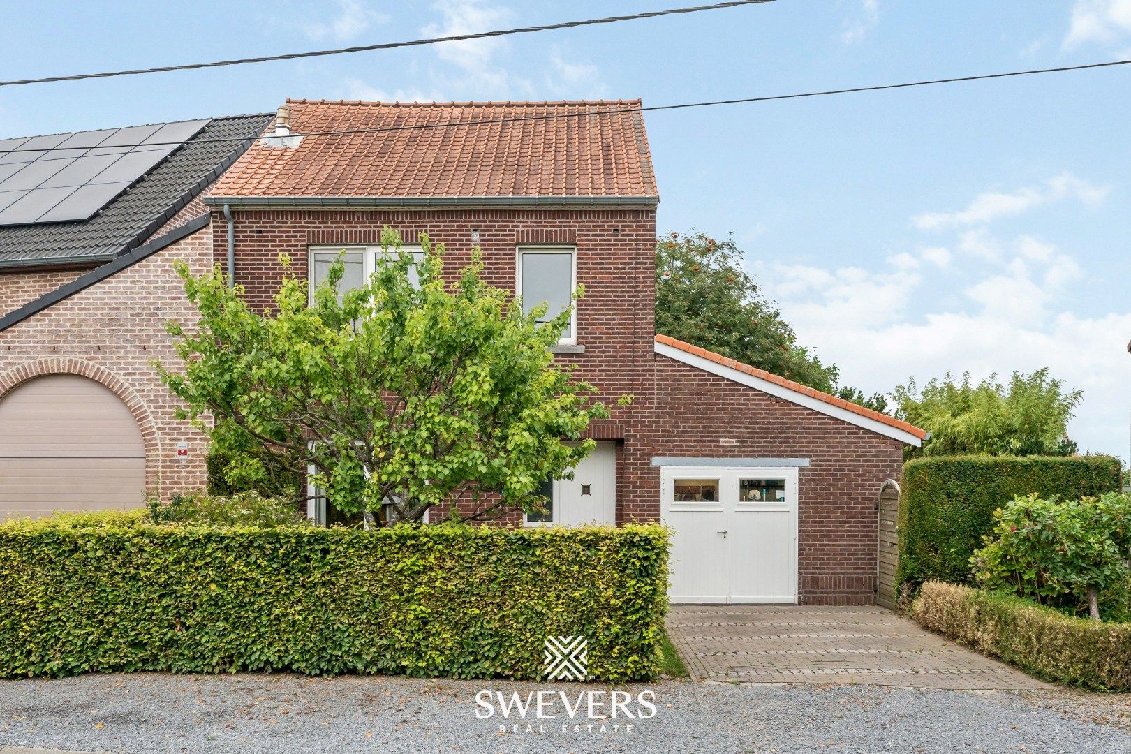 Hoofdfoto van de publicatie: Charmante halfopen woning met karakter en potentieel in Riemst