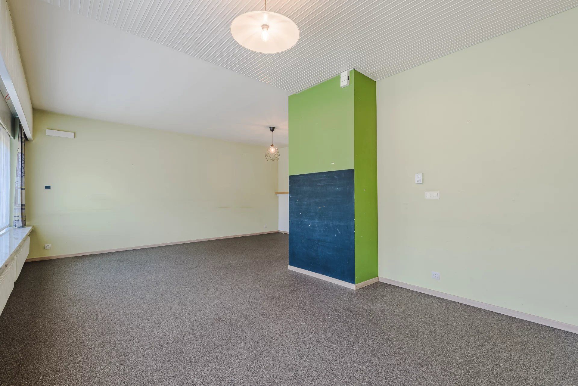 Moderne instapklare woning met 3 slaapkamers op mooi perceel. foto 9
