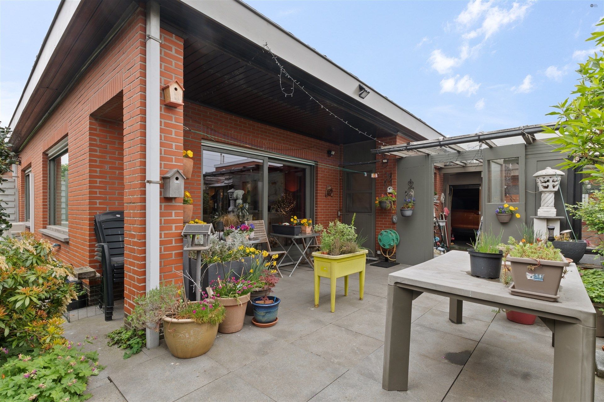 Rustig gelegen bungalow op 578m² grond met 33 zonnepanelen foto 4