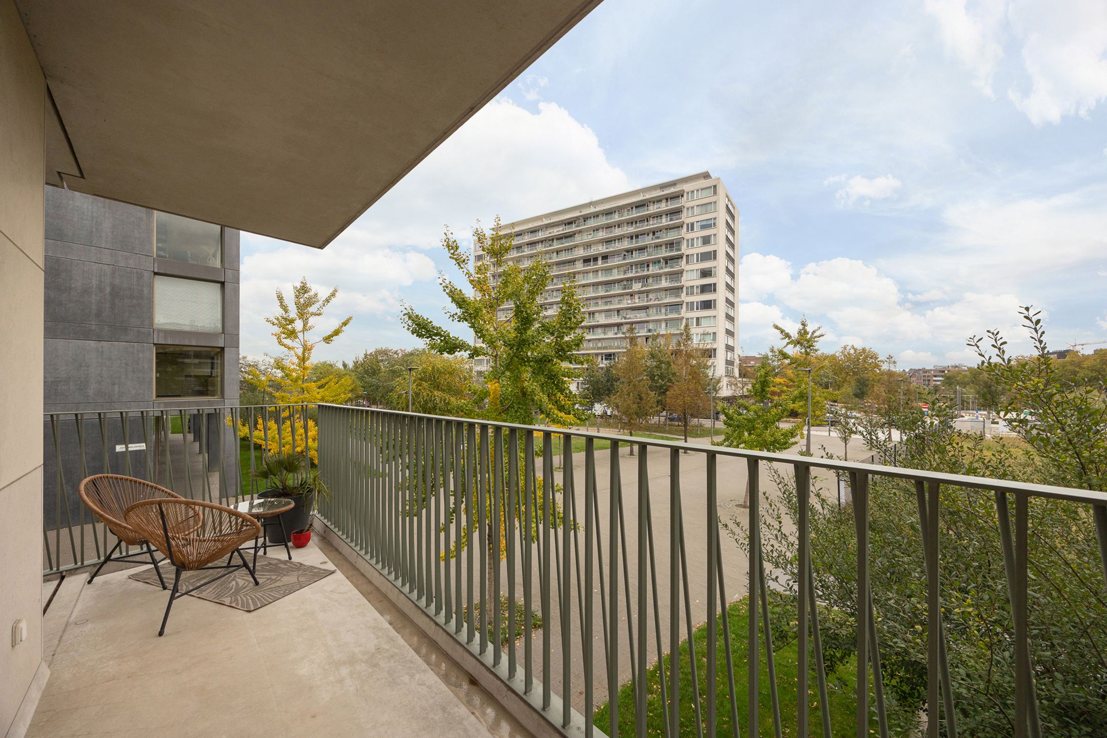 App met groot terras, kelderberging en autostaanplaats foto 6