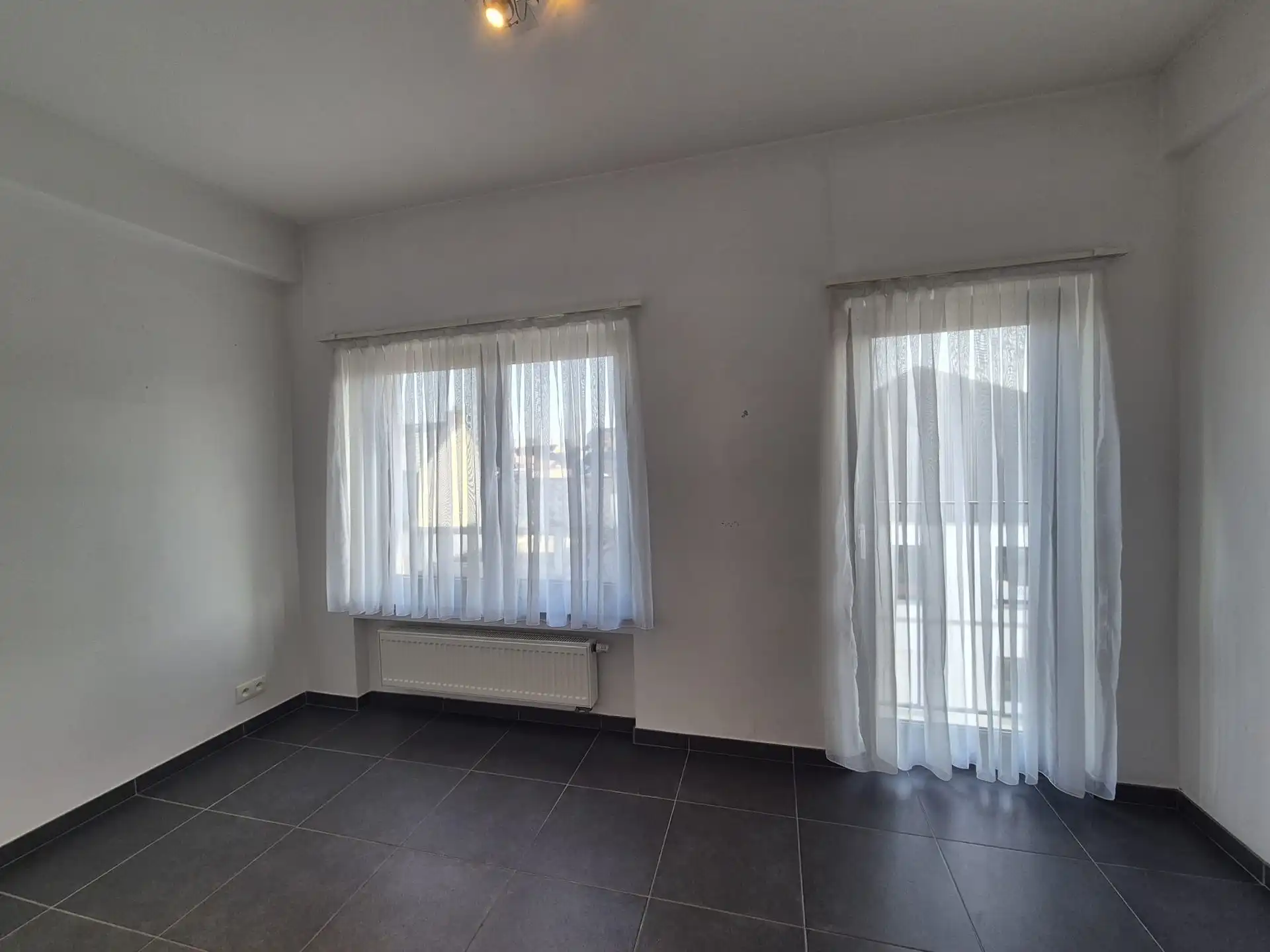 Gunstig gelegen 2 slaapkamer appartement. foto 13