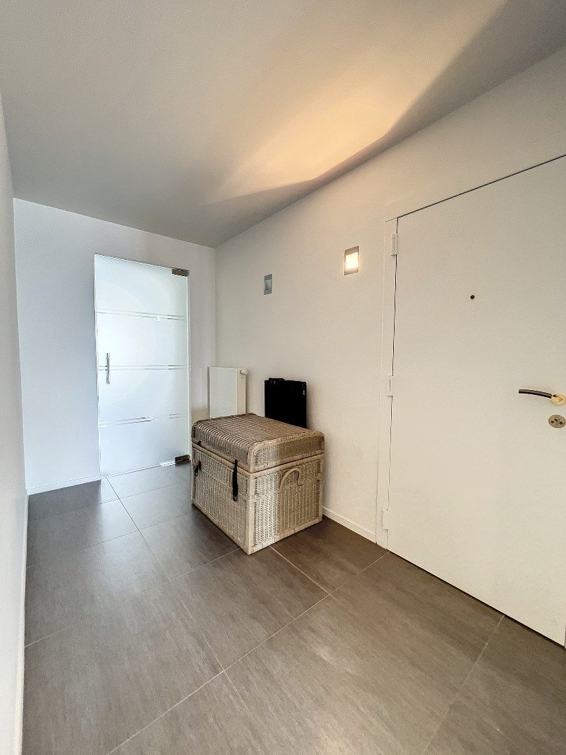 Prachtig vernieuwd 3-slaapkamer appartement met frontaal zicht op zee foto 15