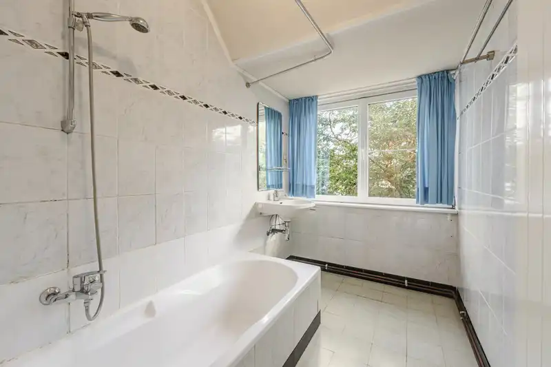 Roeselare. Ruime gezinswoning met 4-5 slaapkamers met extra ruimte voor praktijk / kantoor / hobby&nbsp; aan de stadsrand. foto 12