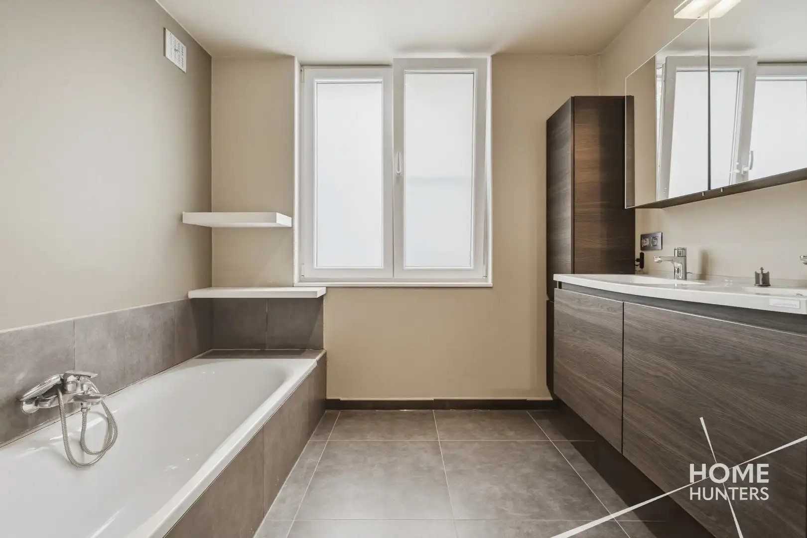 Landelijk gelegen instapklare woning met 4 slaapkamers, garage en tuin foto 11