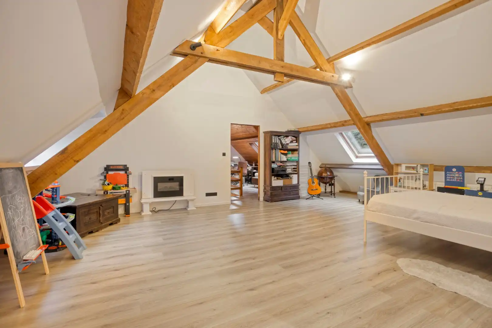 Gezellige, karakteristieke en energiezuinige woning met 4 SLPKS en 2 badkamers !  foto 26