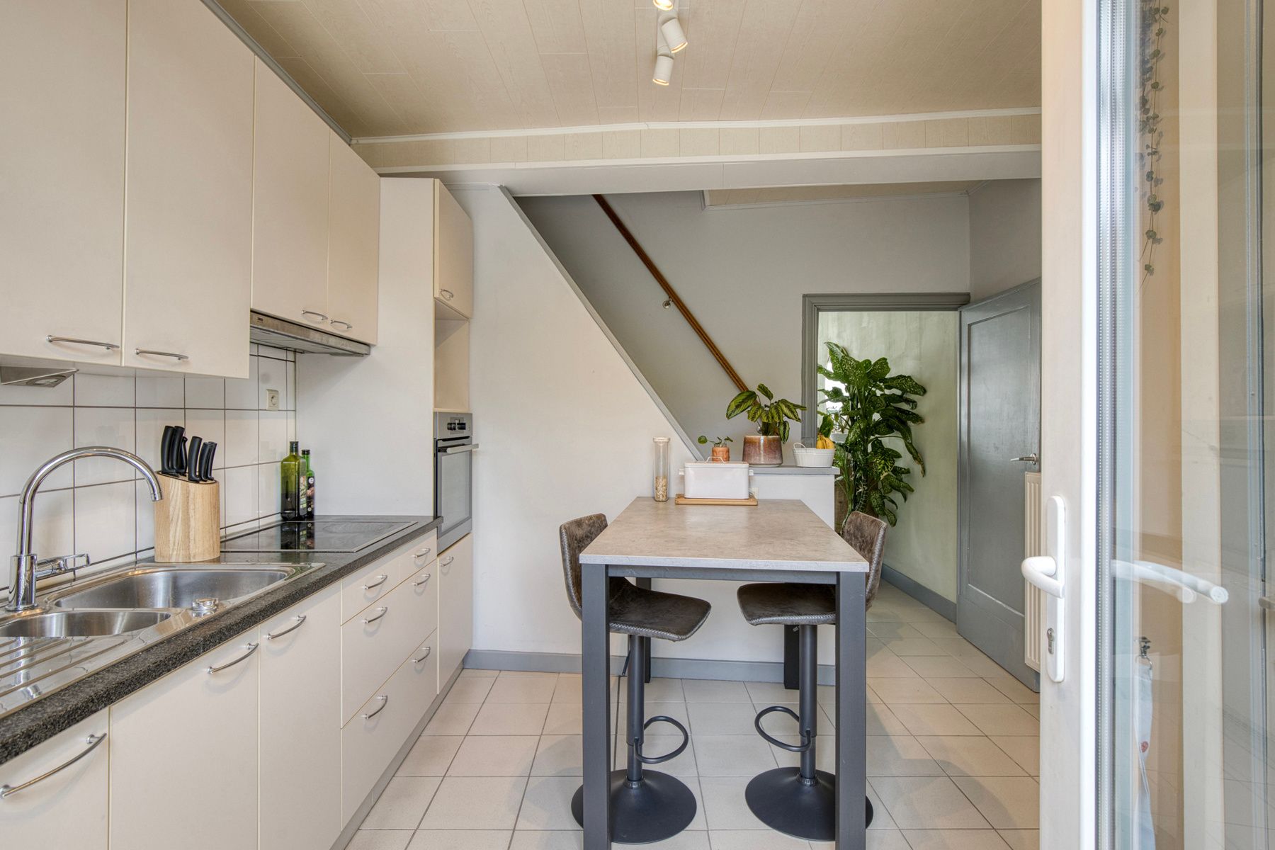 Gezellige rijwoning met terras te centrum Halle foto 4