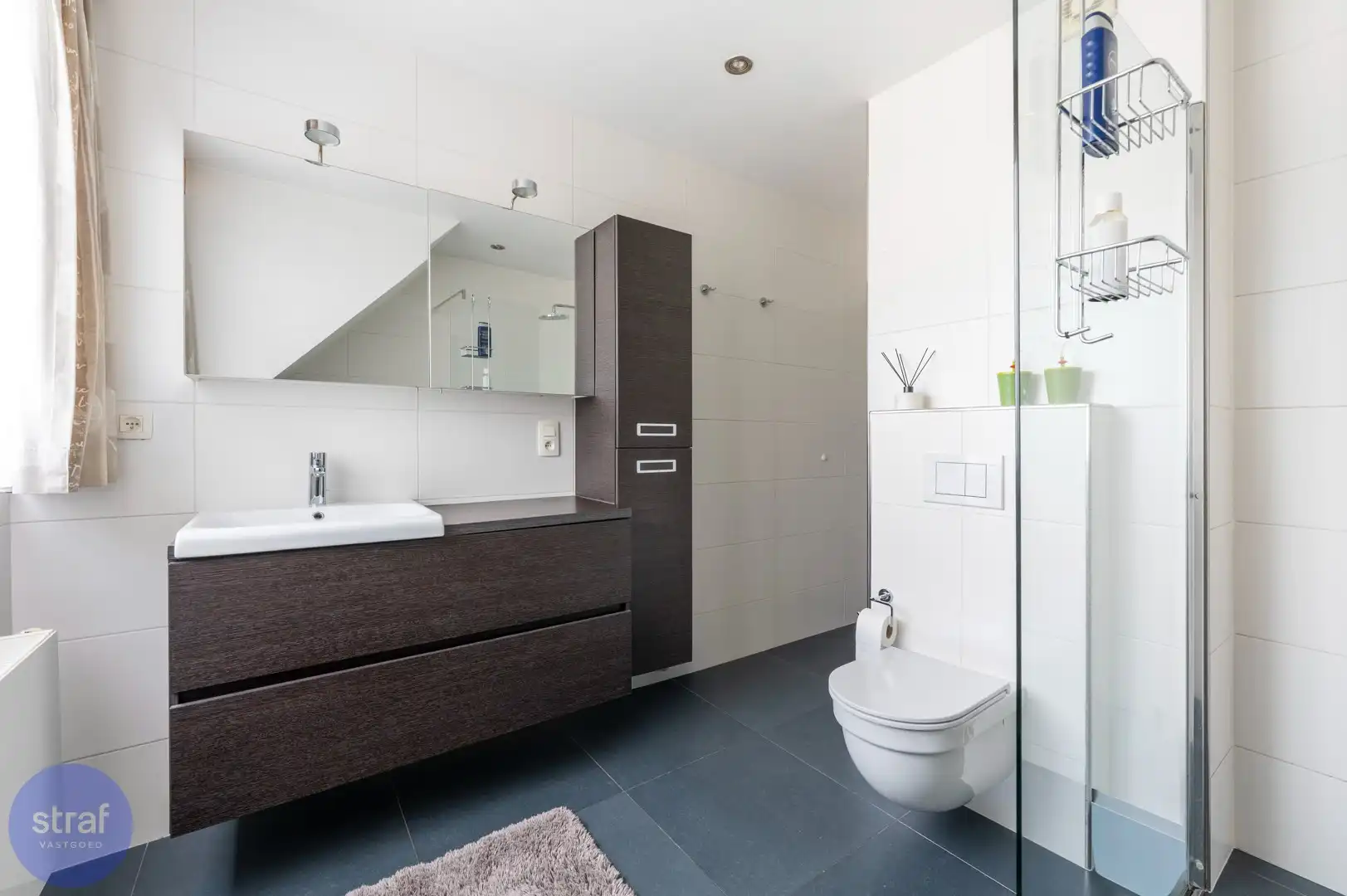 Veelzijdige woning met grote tuin en praktijkmogelijkheid in Wilrijk foto 14