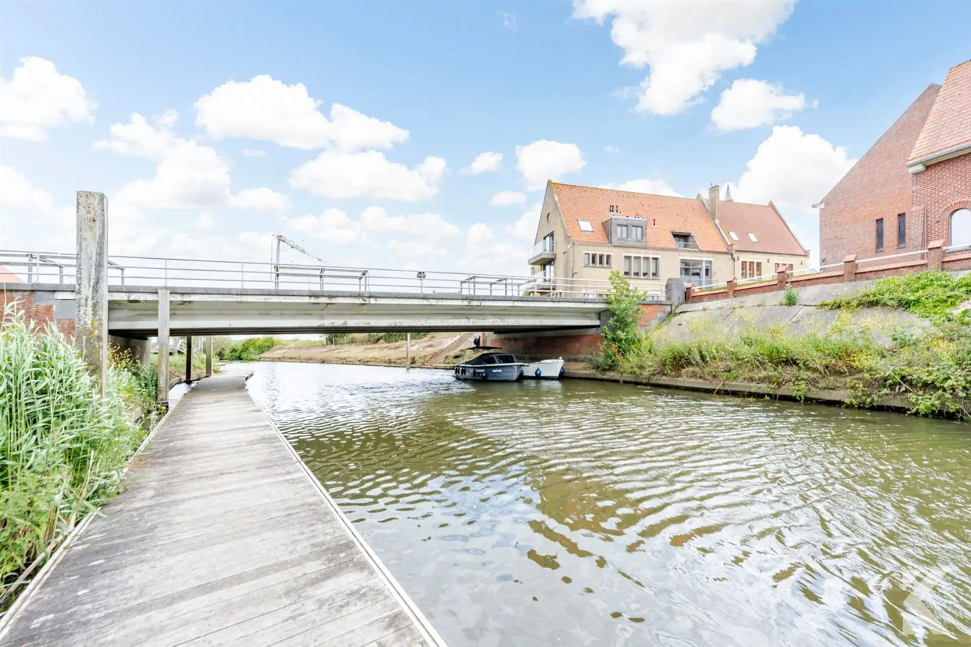 Volledig gerenoveerde woning met 4 slaapkamers en tuin. foto 18