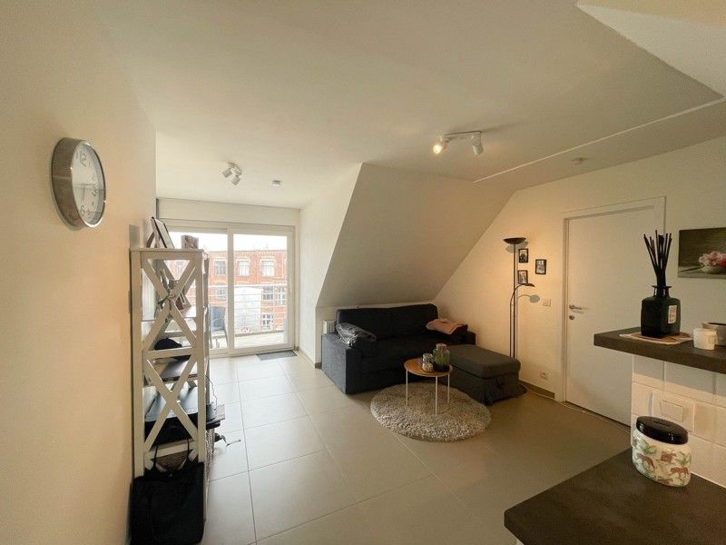 Instapklaar 1-slaapkamerappartement in het hartje van Roeselare! foto {{pictureIndex}}